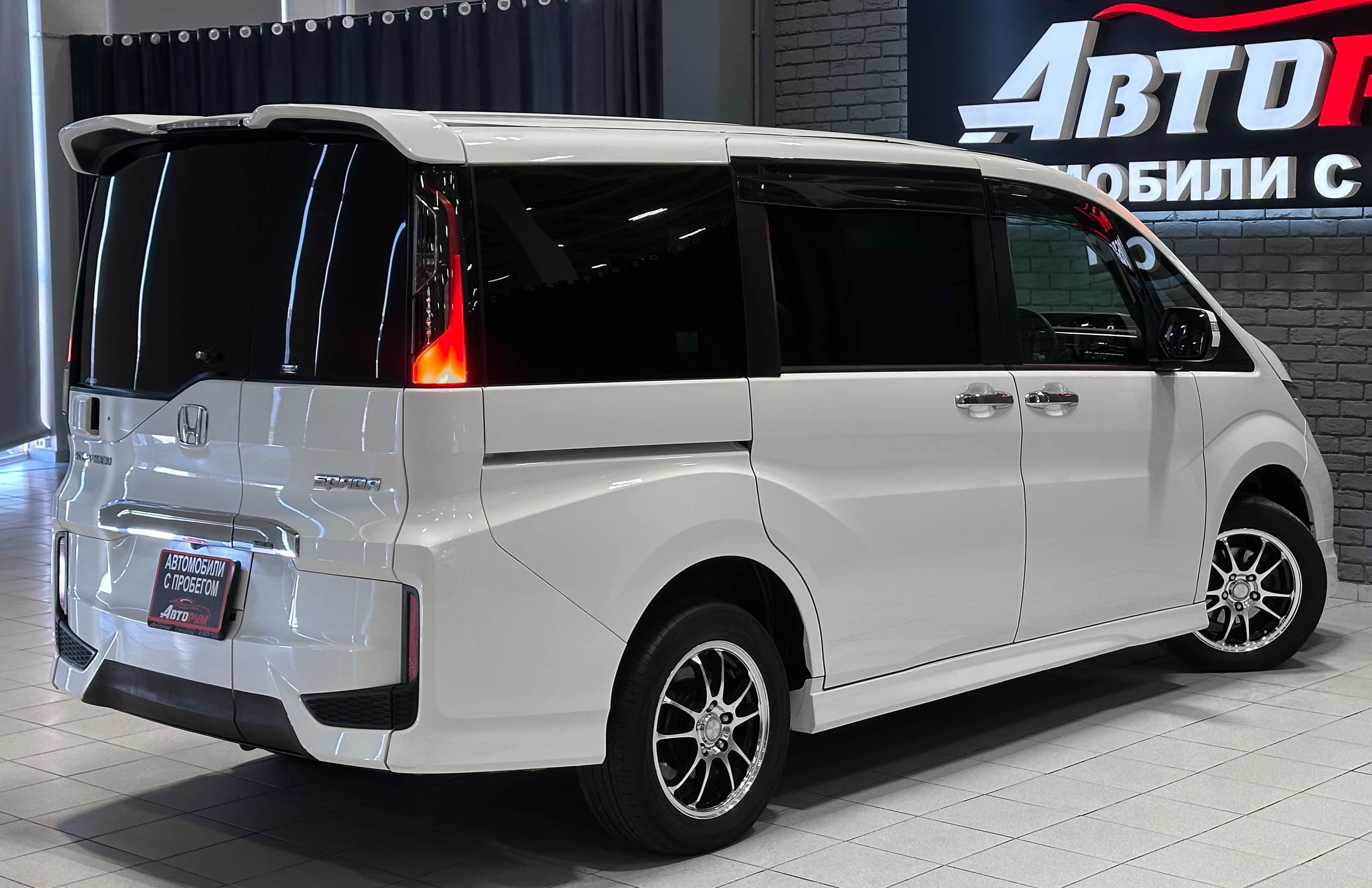 Honda Stepwgn SPADA - фото 6