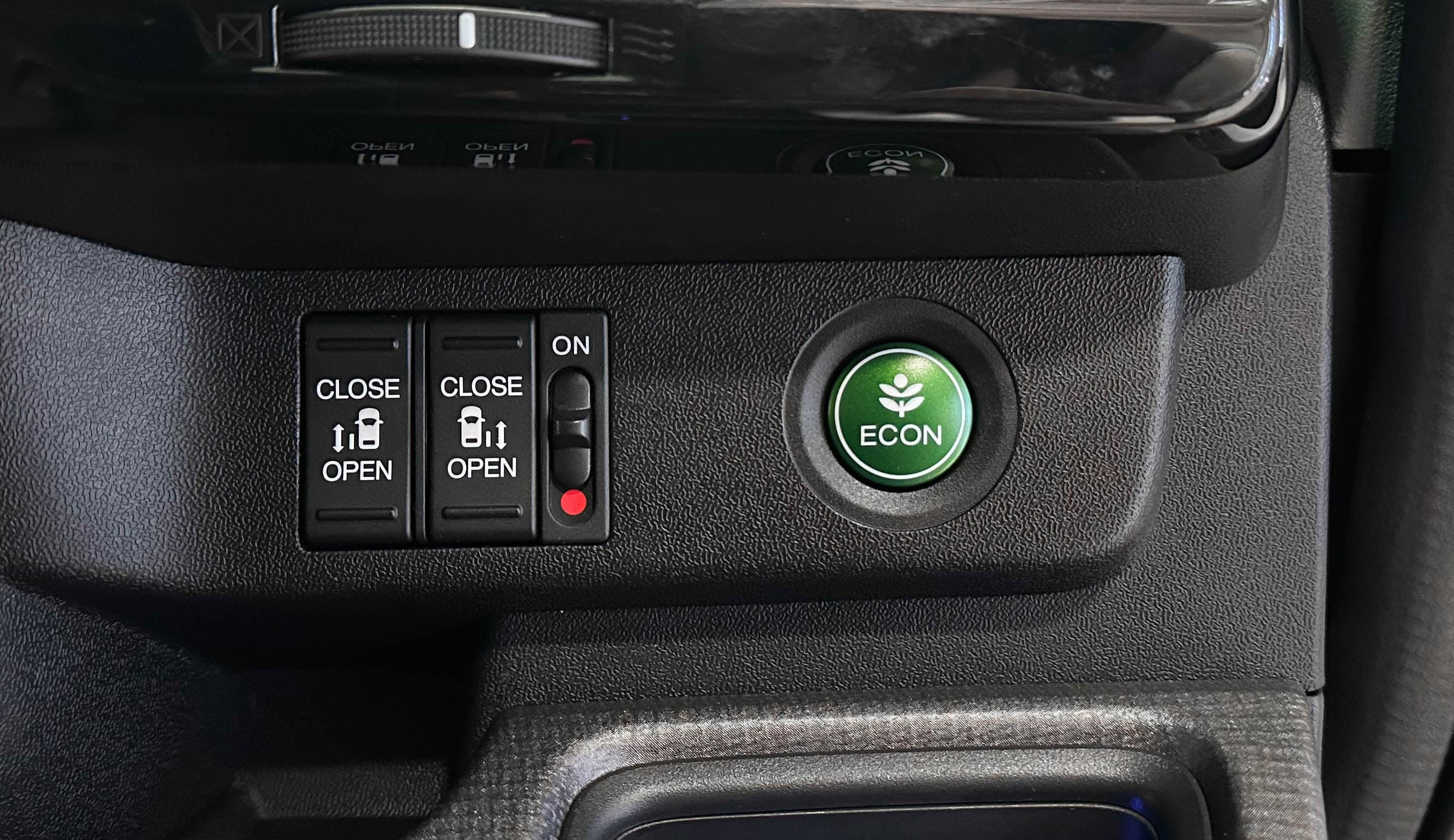 Honda Stepwgn SPADA - фото 20