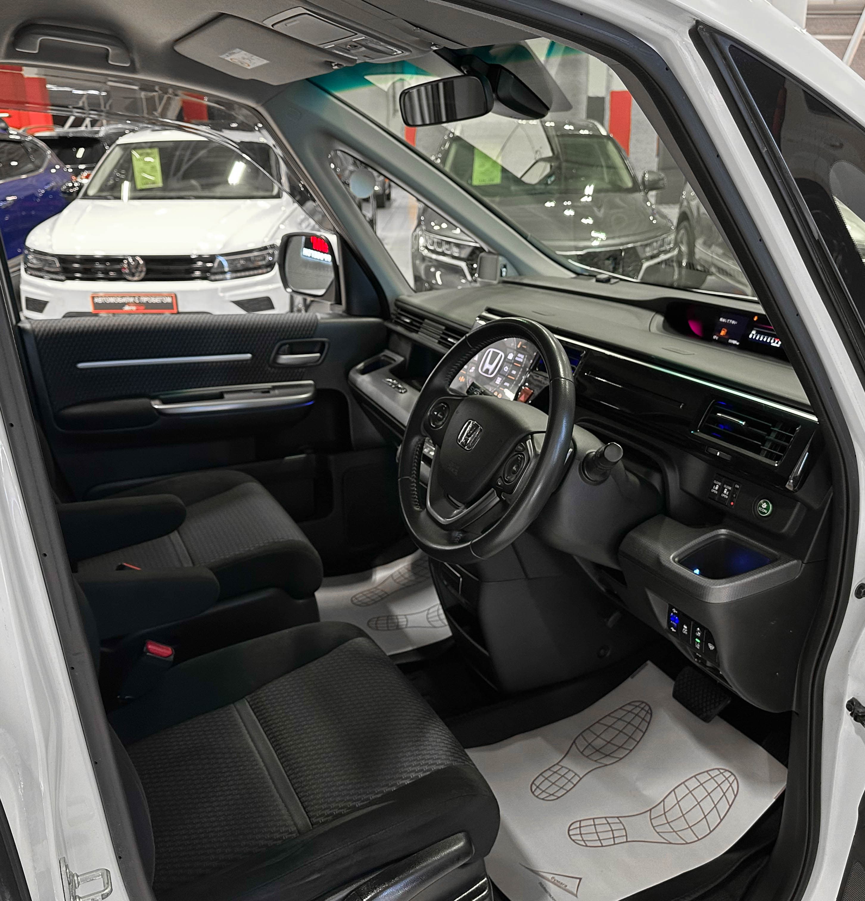 Honda Stepwgn SPADA - фото 10