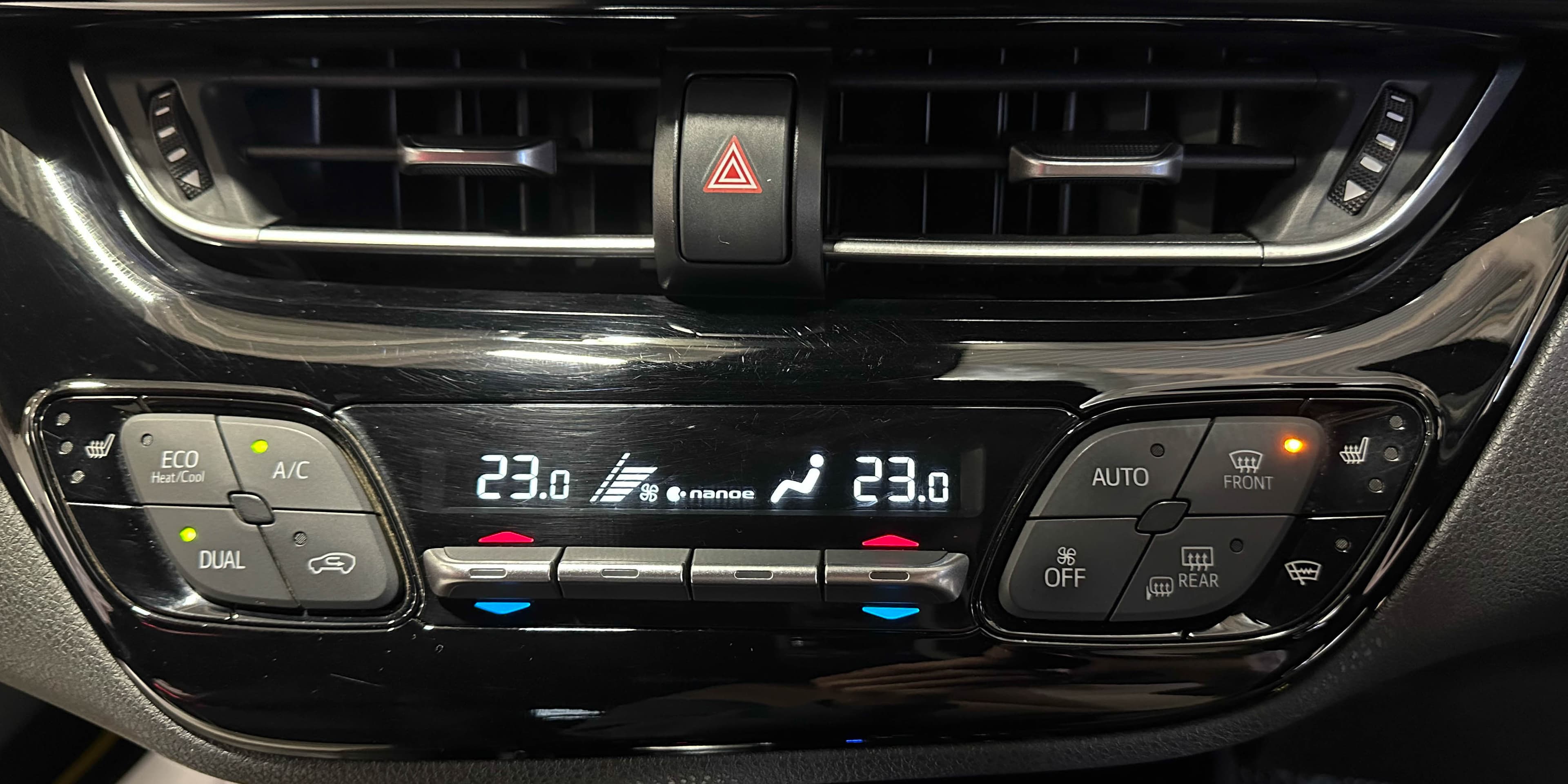 Toyota C-HR - фото 22