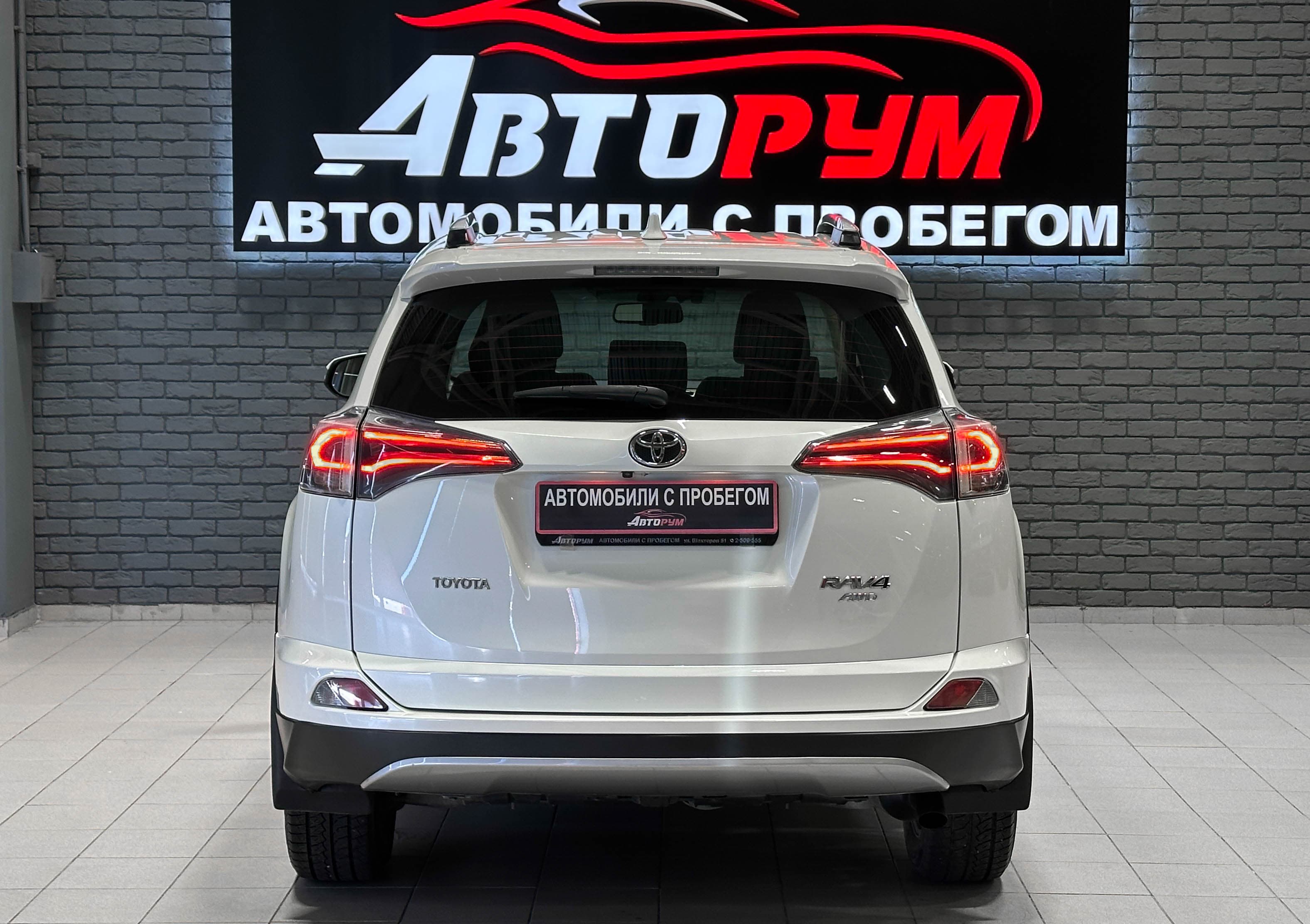 Toyota RAV4 - фото 7