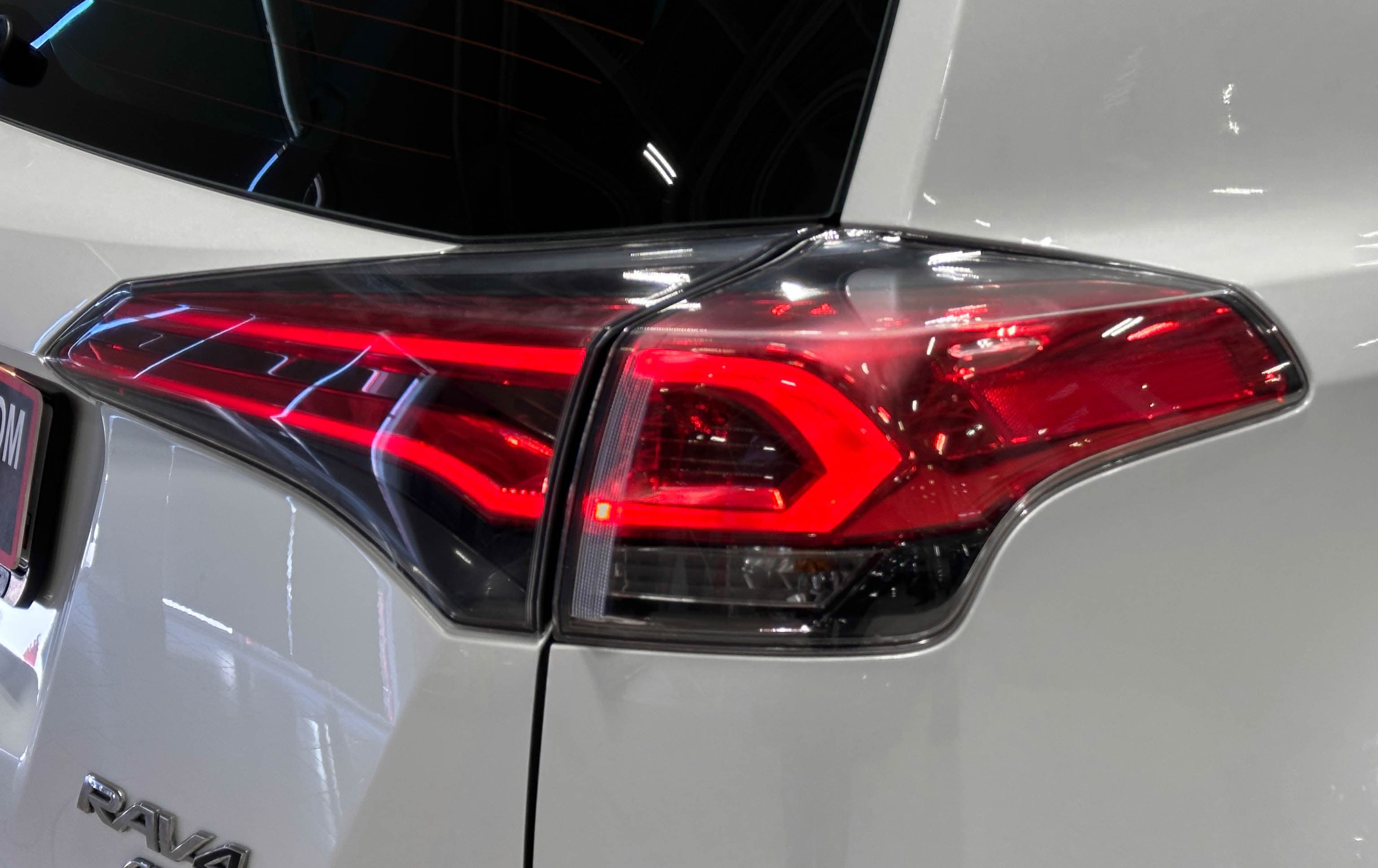 Toyota RAV4 - фото 8