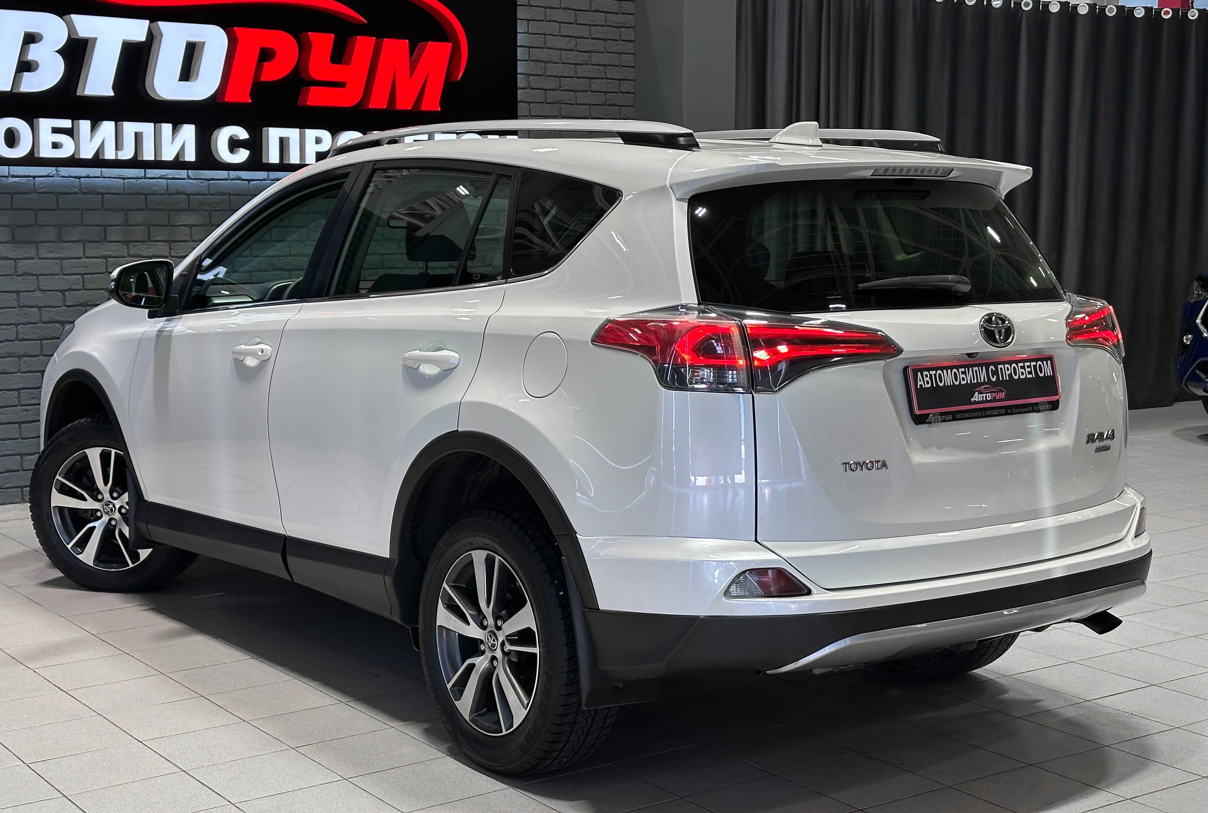 Toyota RAV4 - фото 9