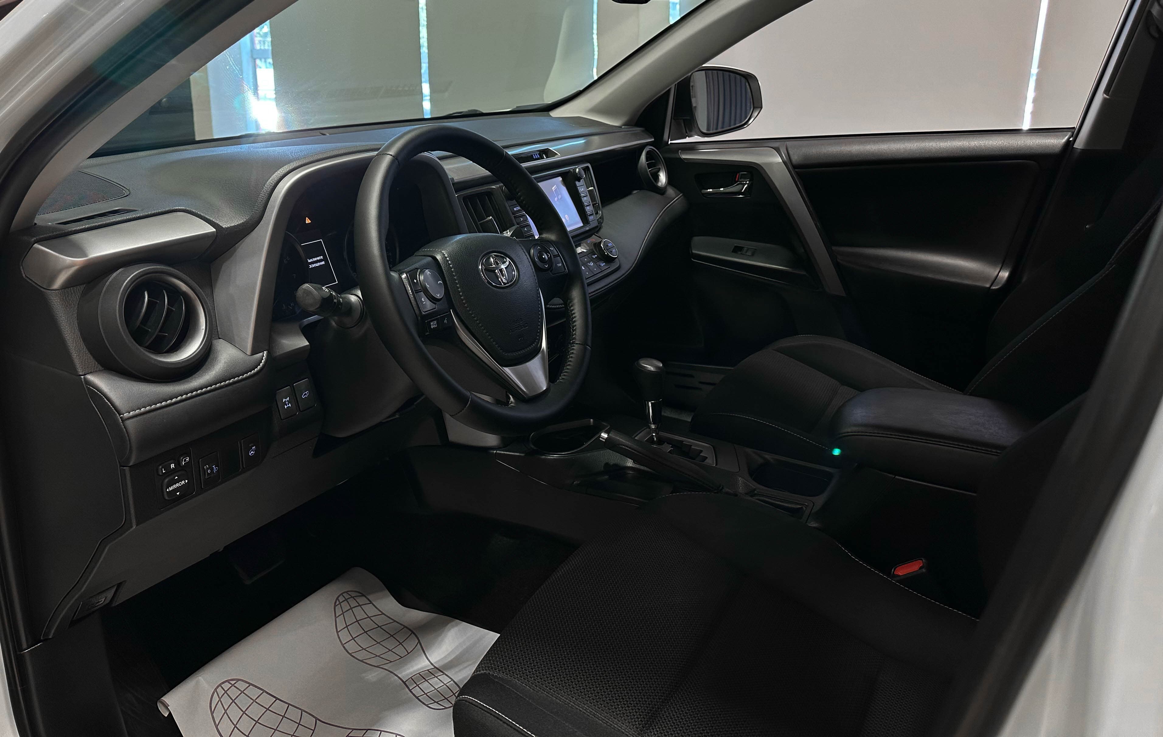 Toyota RAV4 - фото 10