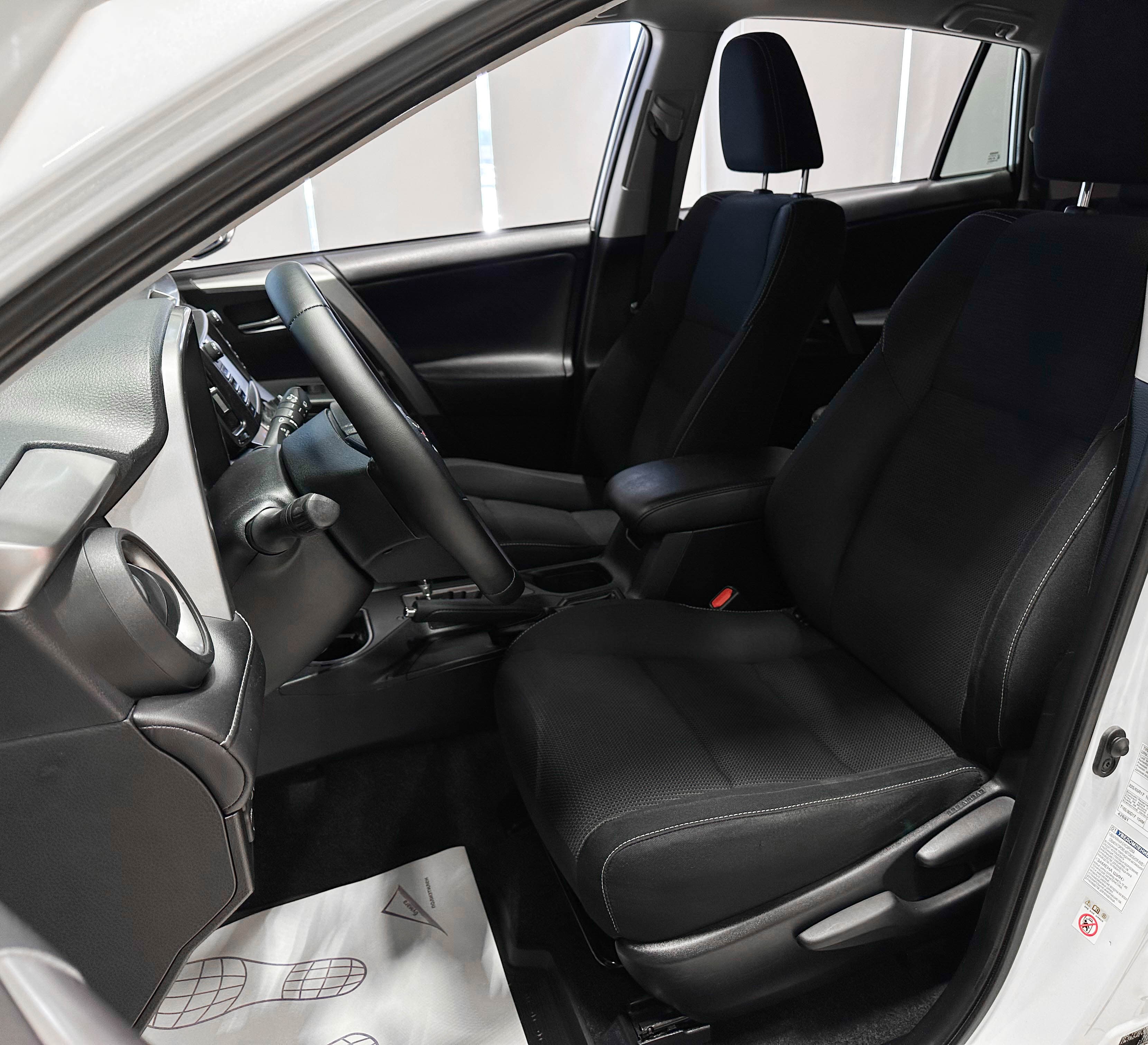 Toyota RAV4 - фото 11