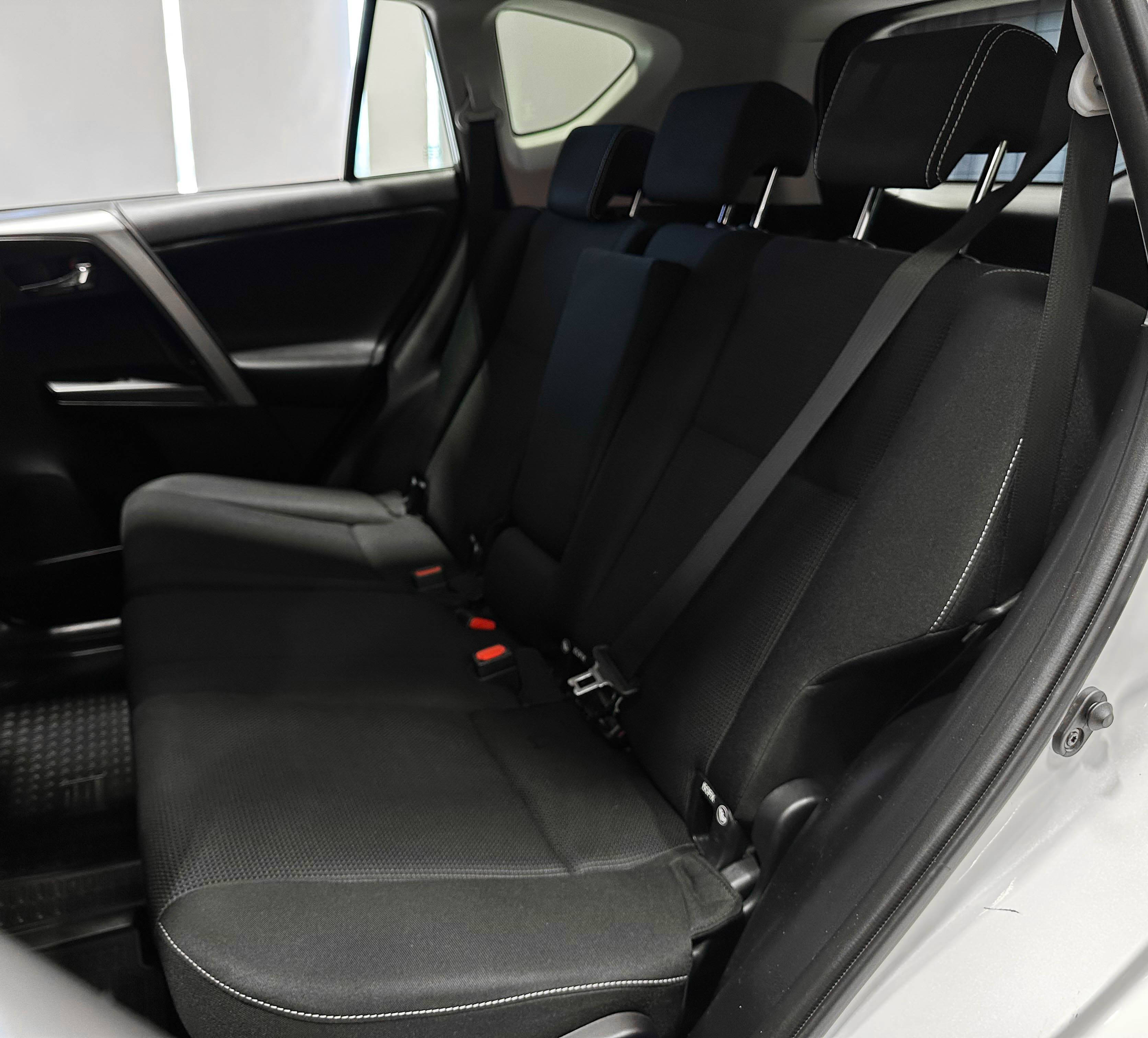 Toyota RAV4 - фото 12