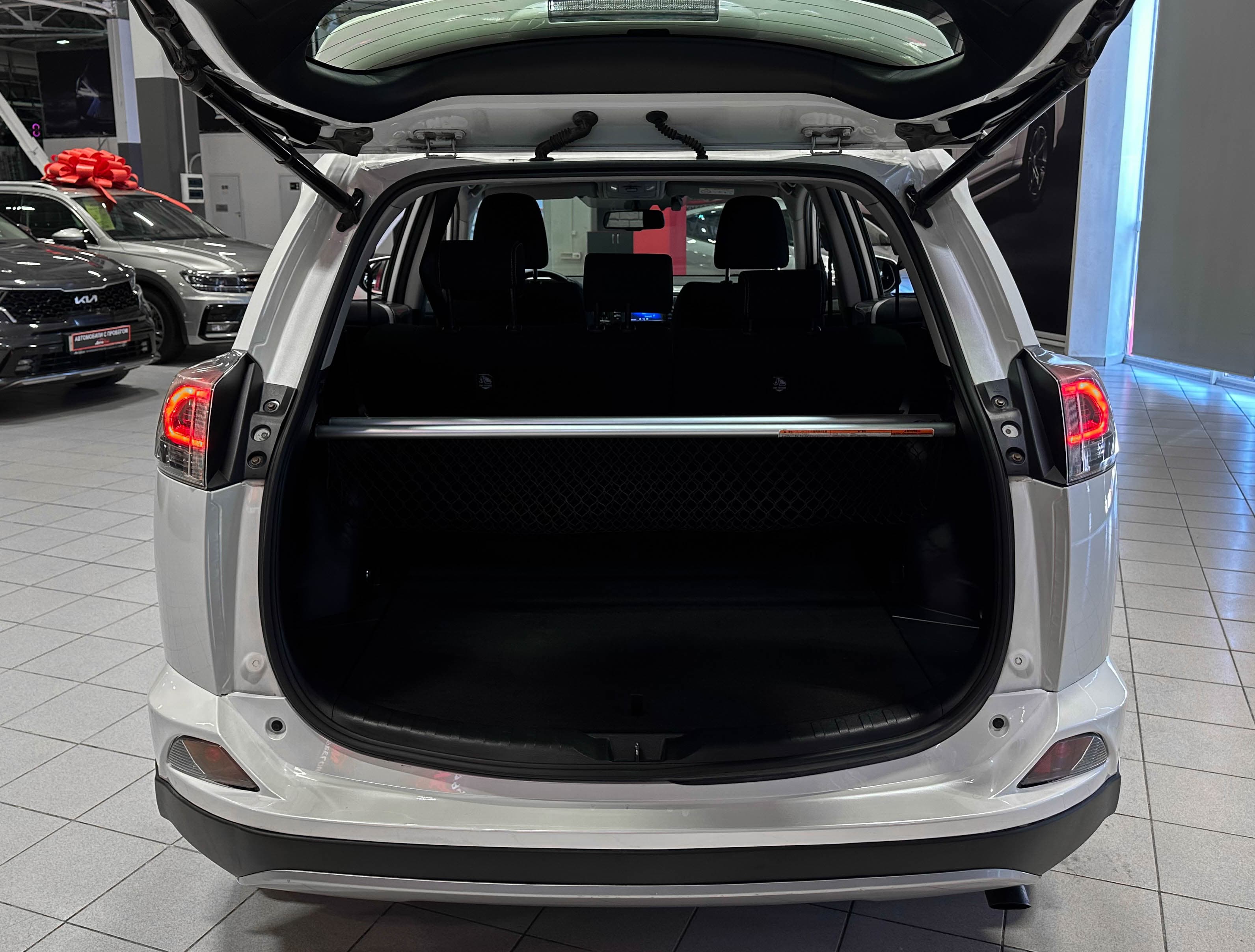 Toyota RAV4 - фото 13