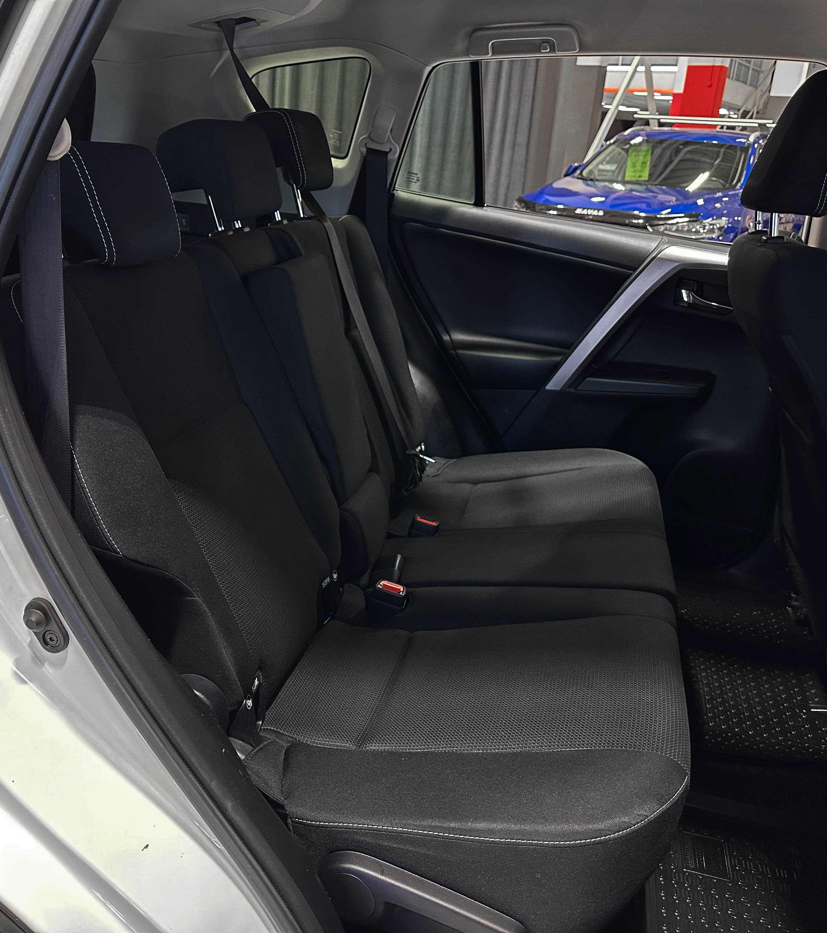 Toyota RAV4 - фото 14