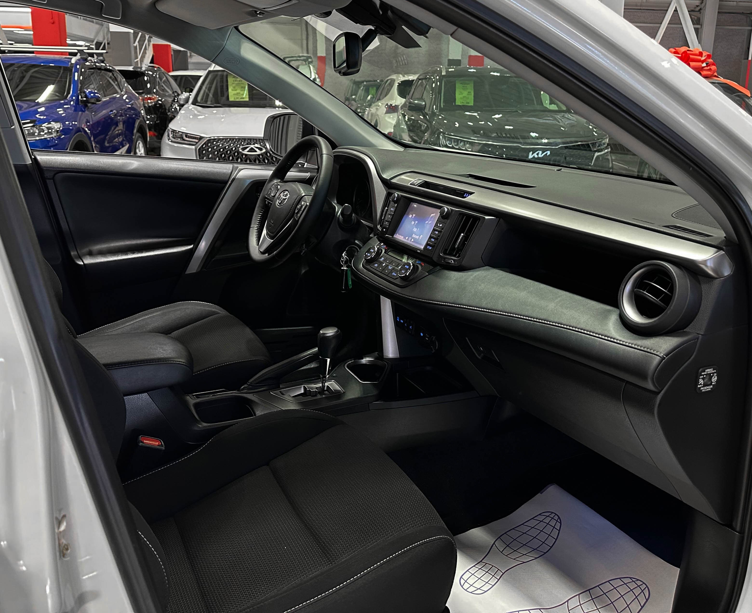Toyota RAV4 - фото 16