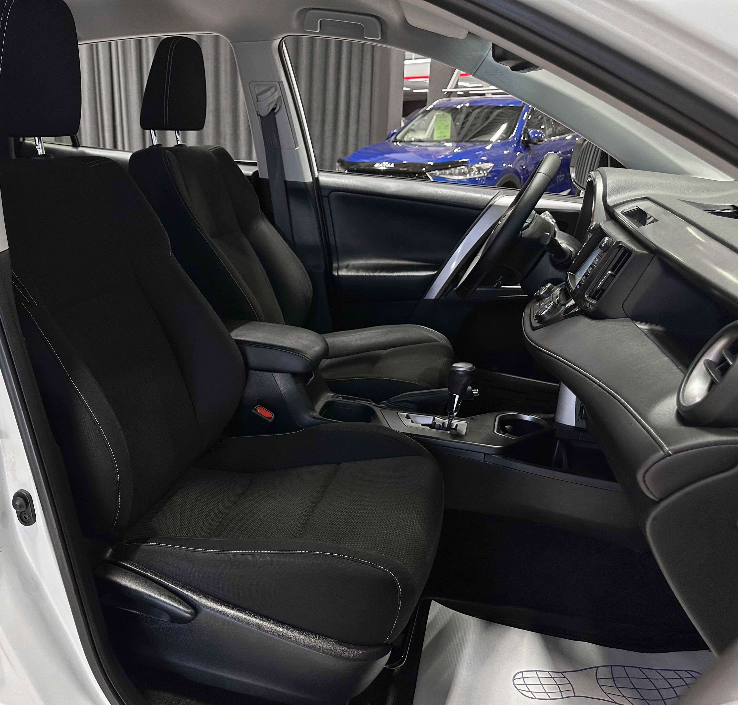Toyota RAV4 - фото 15