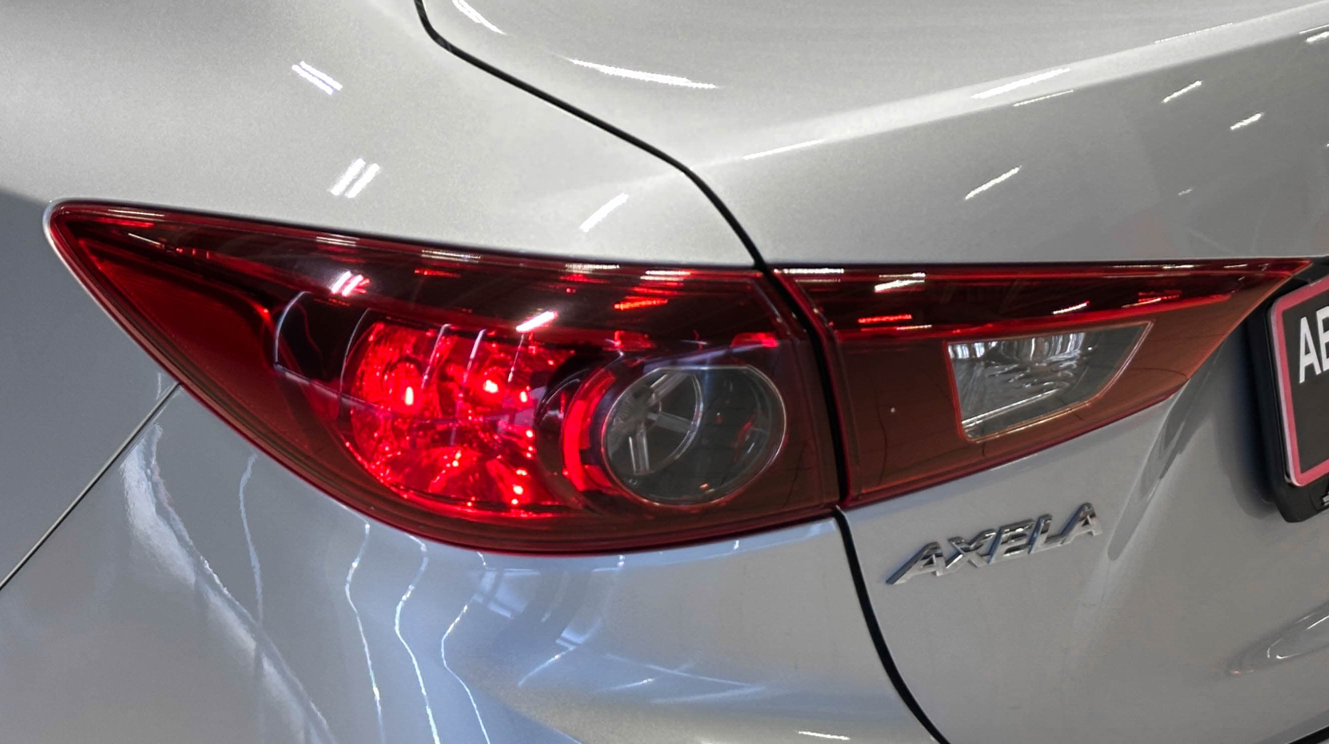Mazda Axela - фото 8