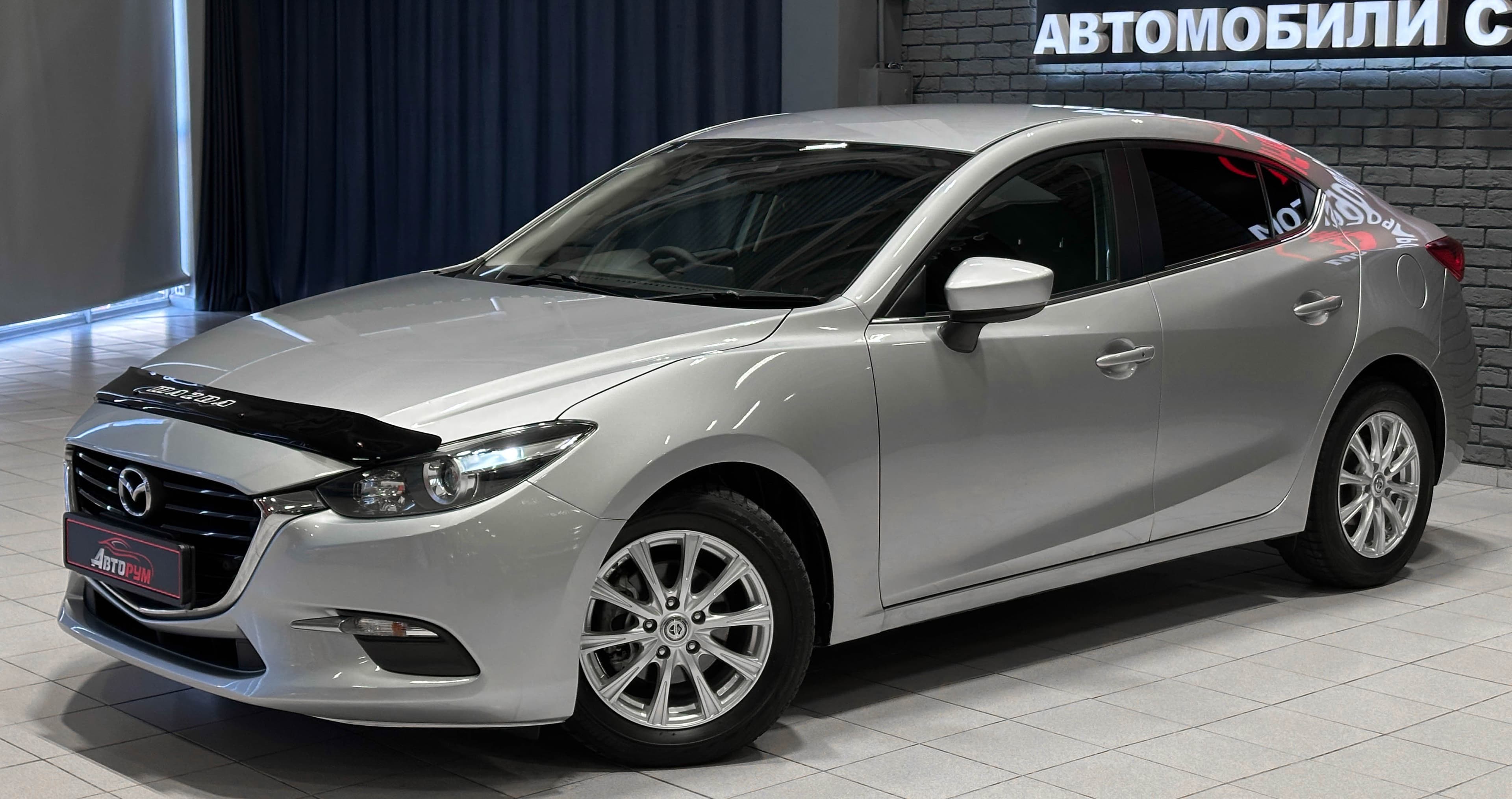 Mazda Axela - 2