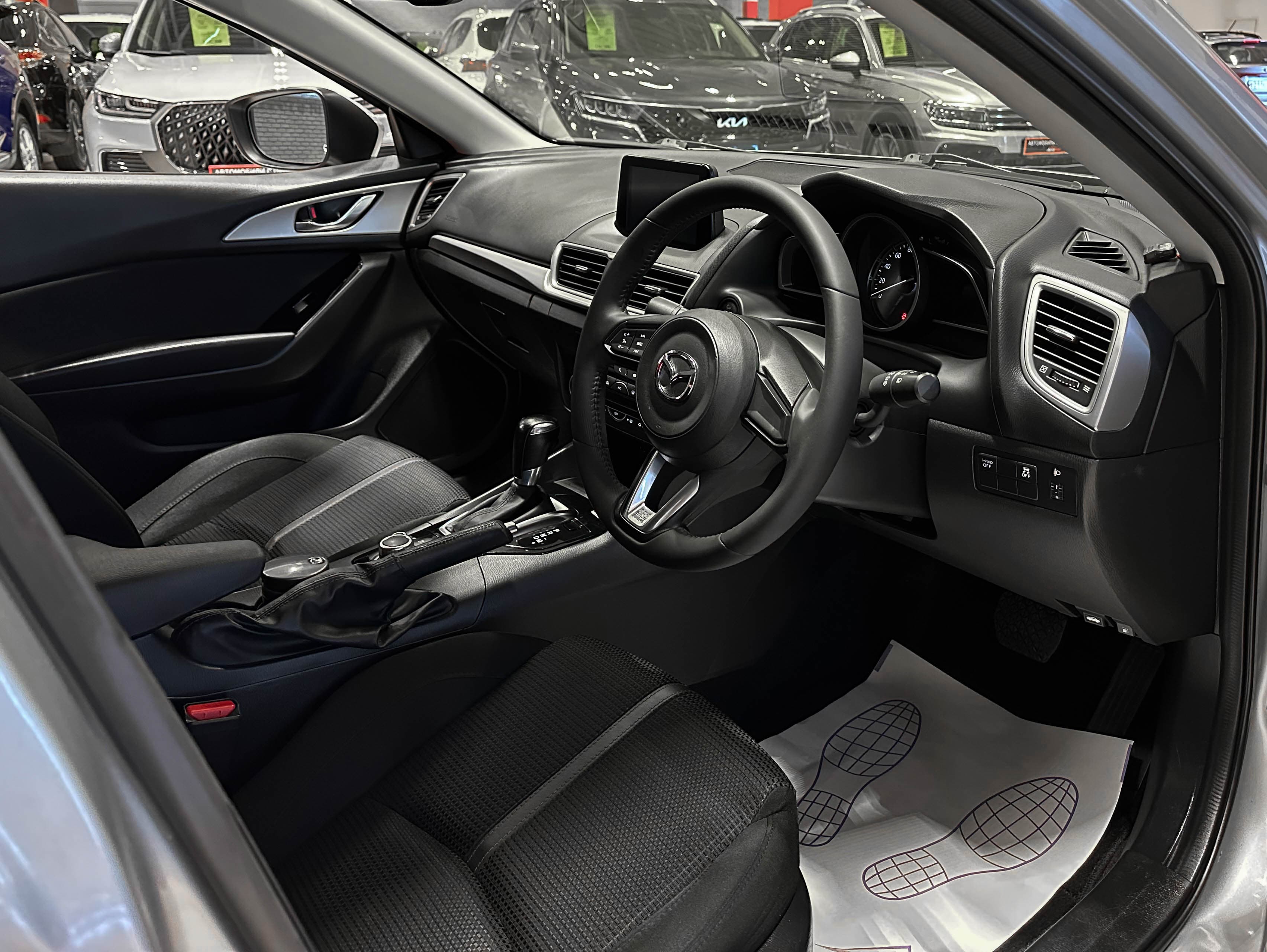 Mazda Axela - фото 10