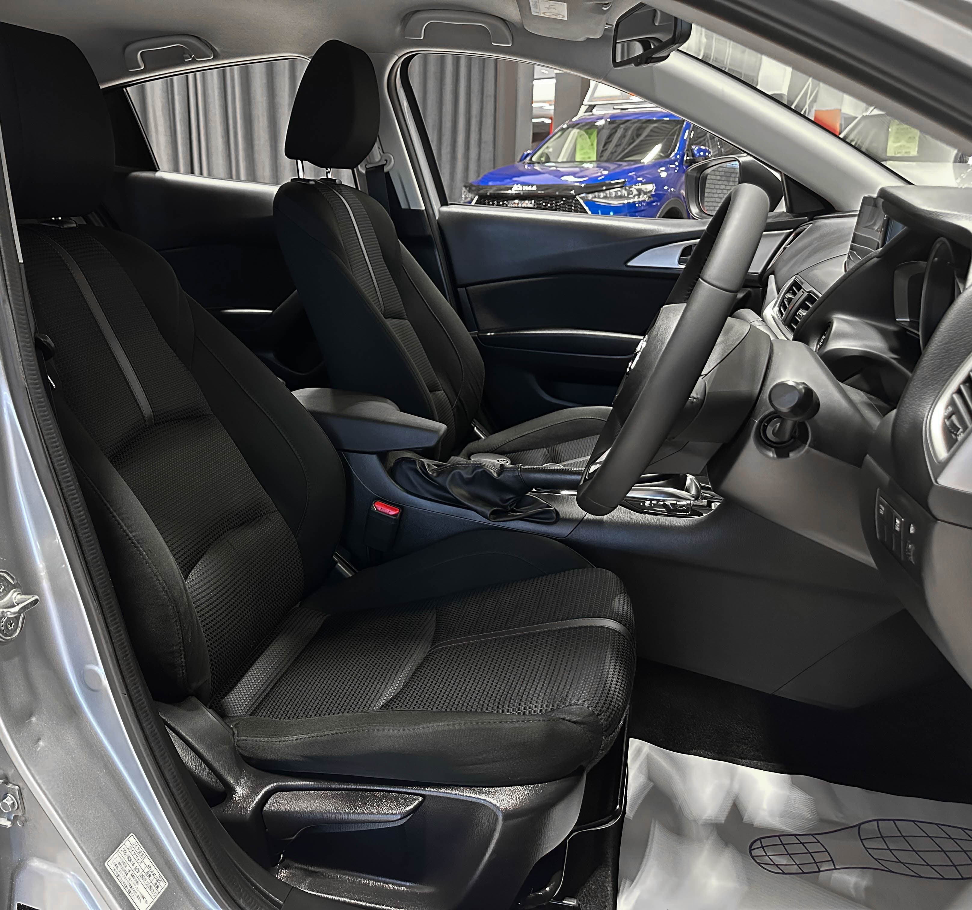 Mazda Axela - фото 11