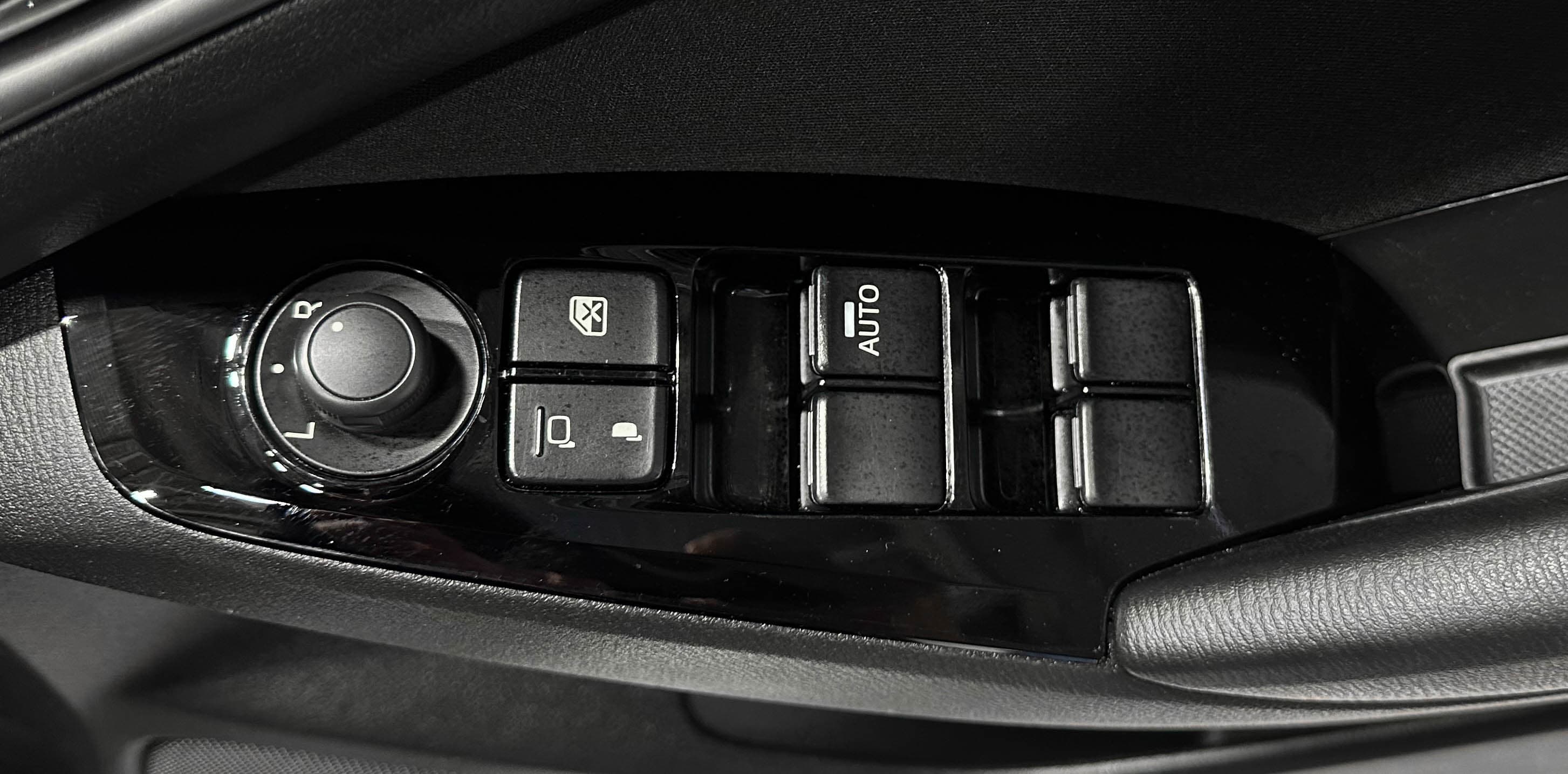 Mazda Axela - фото 17
