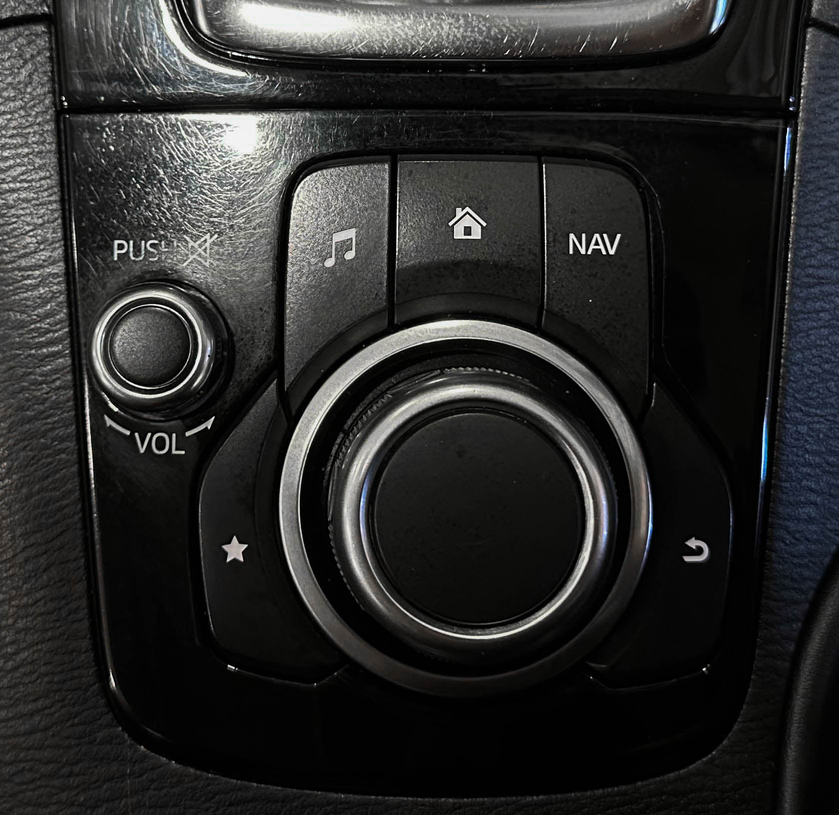 Mazda Axela - фото 23