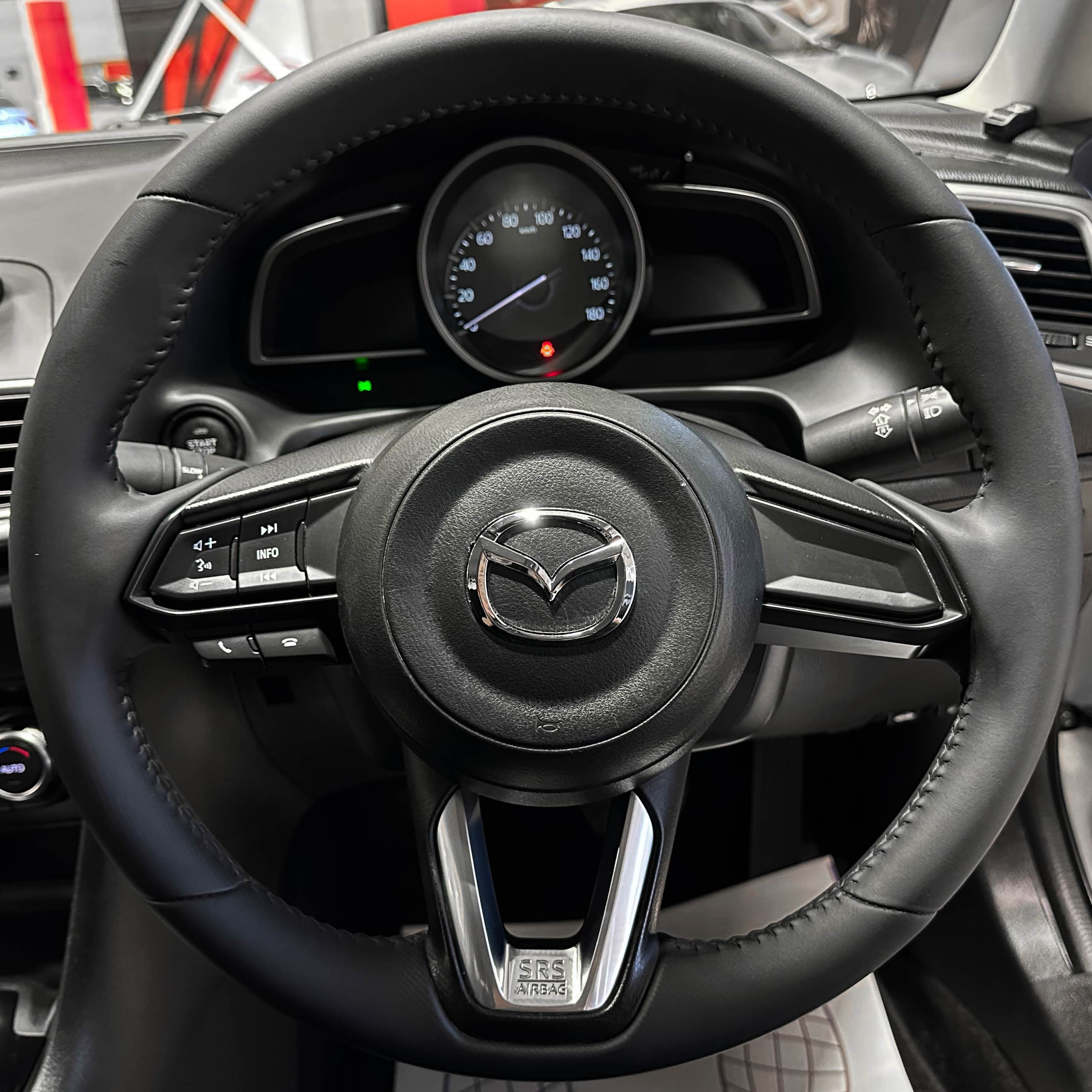 Mazda Axela - фото 24