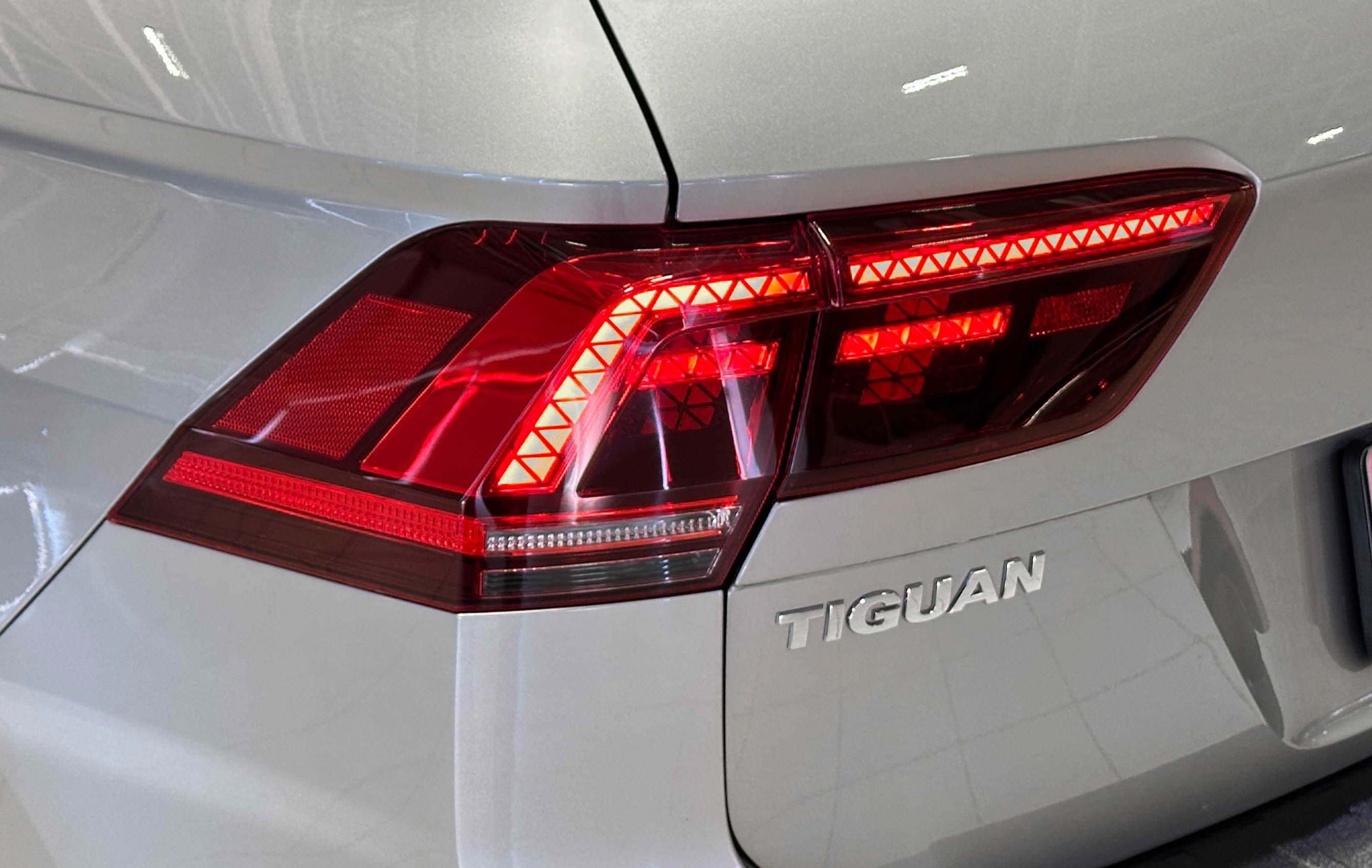 Volkswagen Tiguan - фото 7
