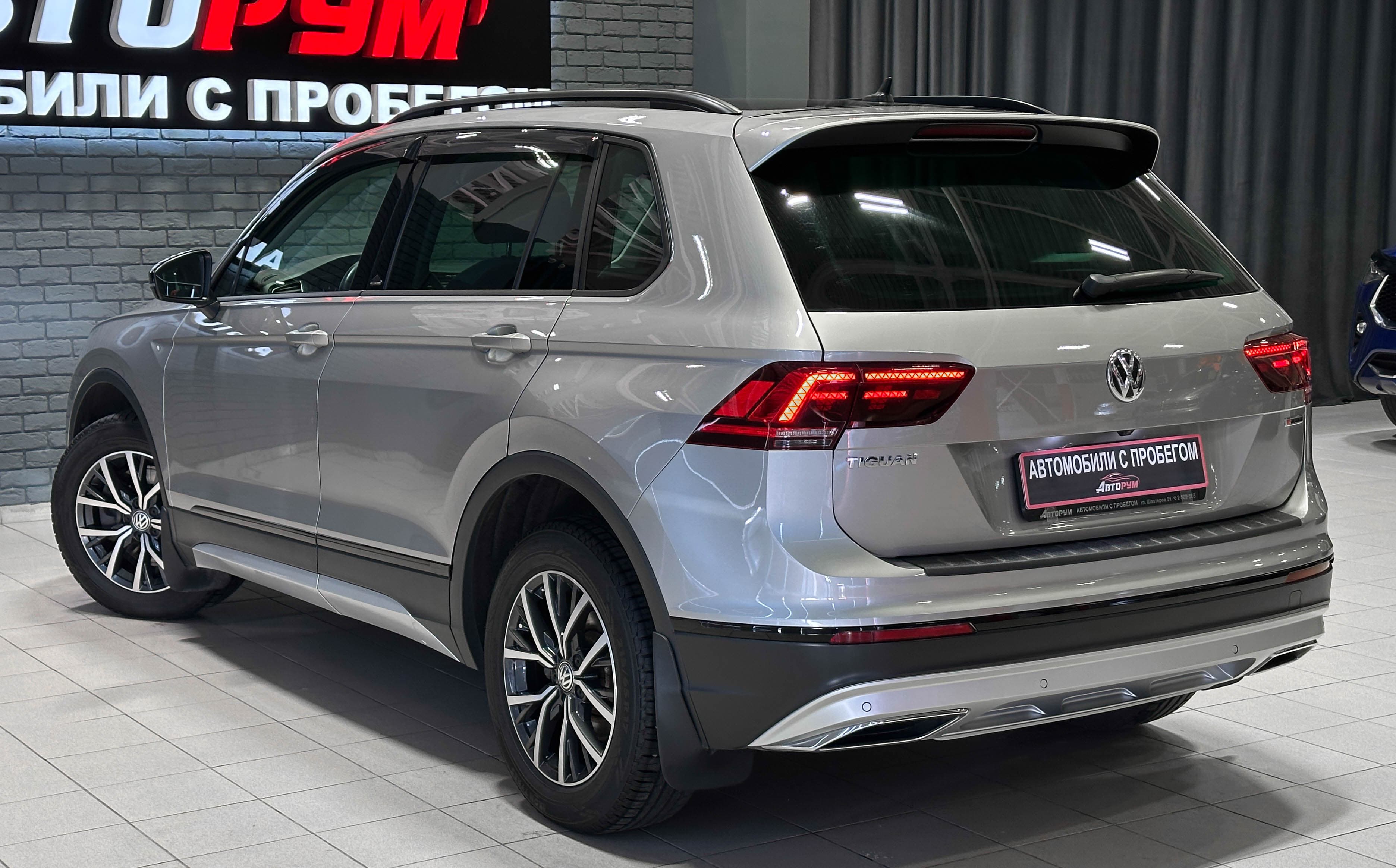 Volkswagen Tiguan - фото 8
