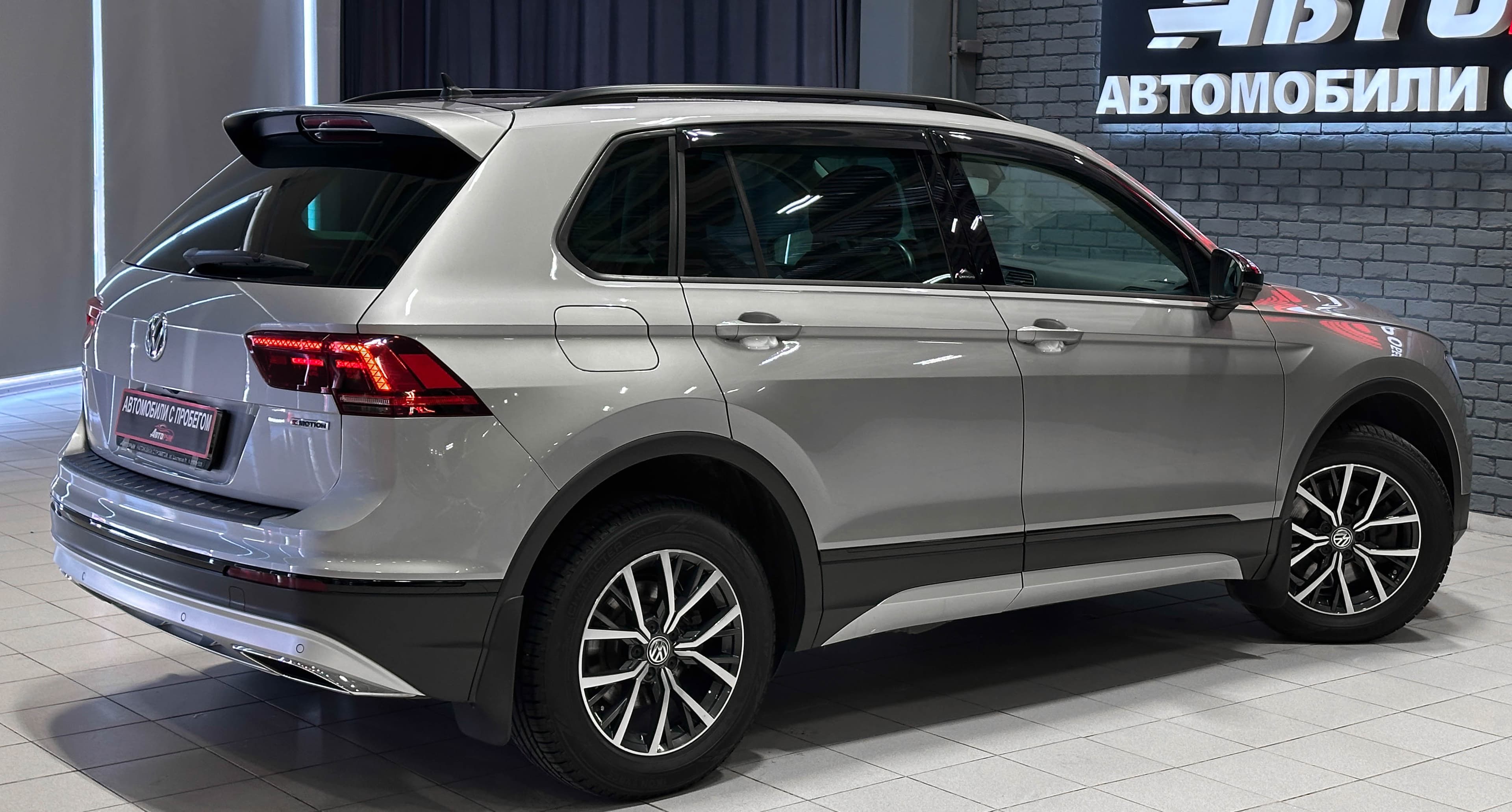 Volkswagen Tiguan - 5