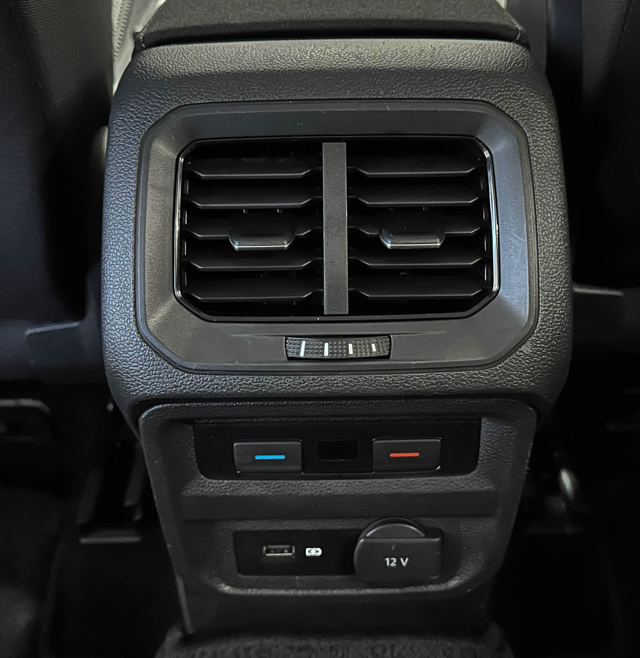 Volkswagen Tiguan - фото 24