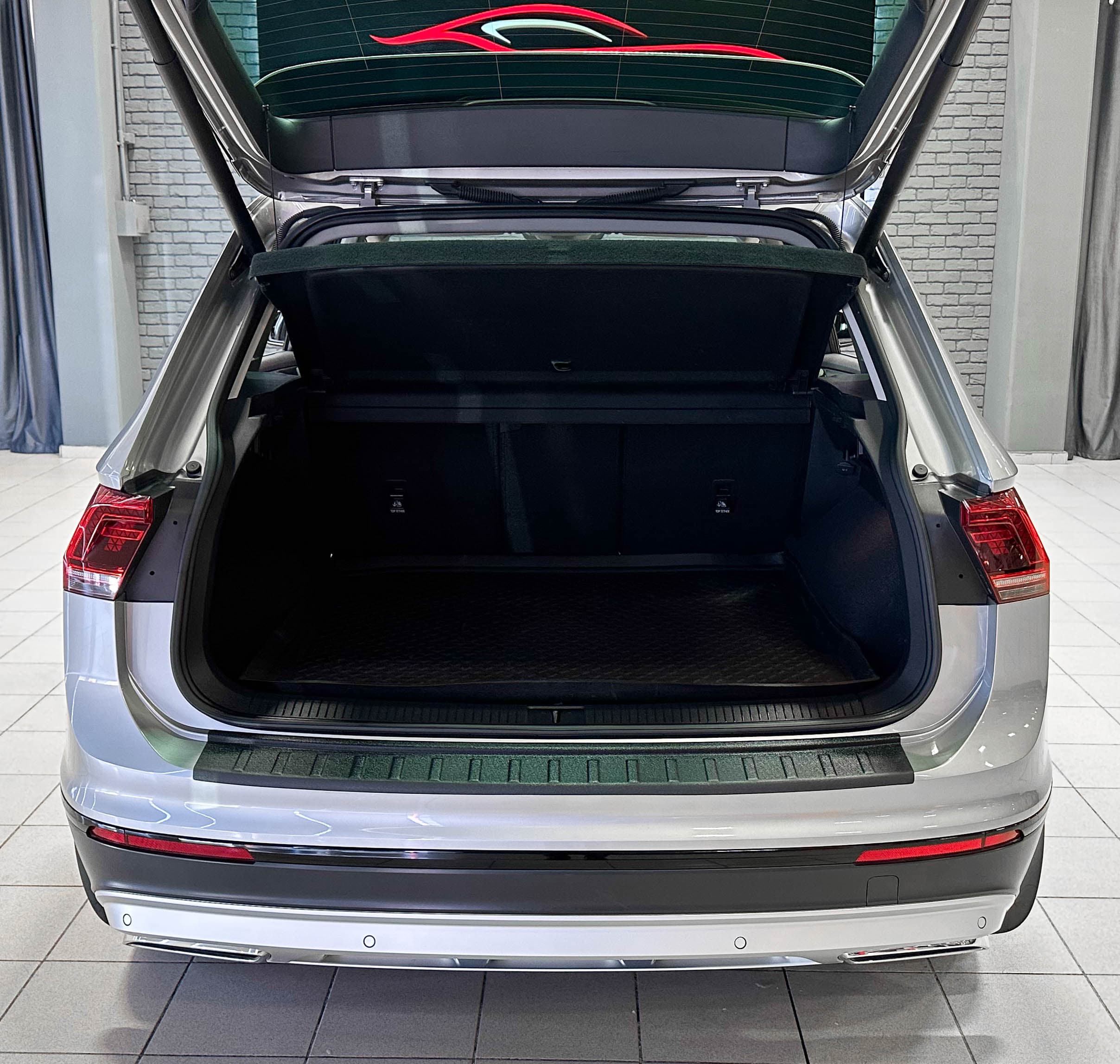 Volkswagen Tiguan - фото 12