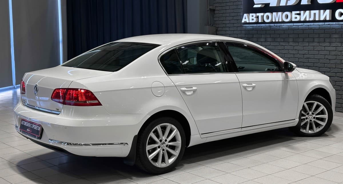 Volkswagen Passat - фото 6