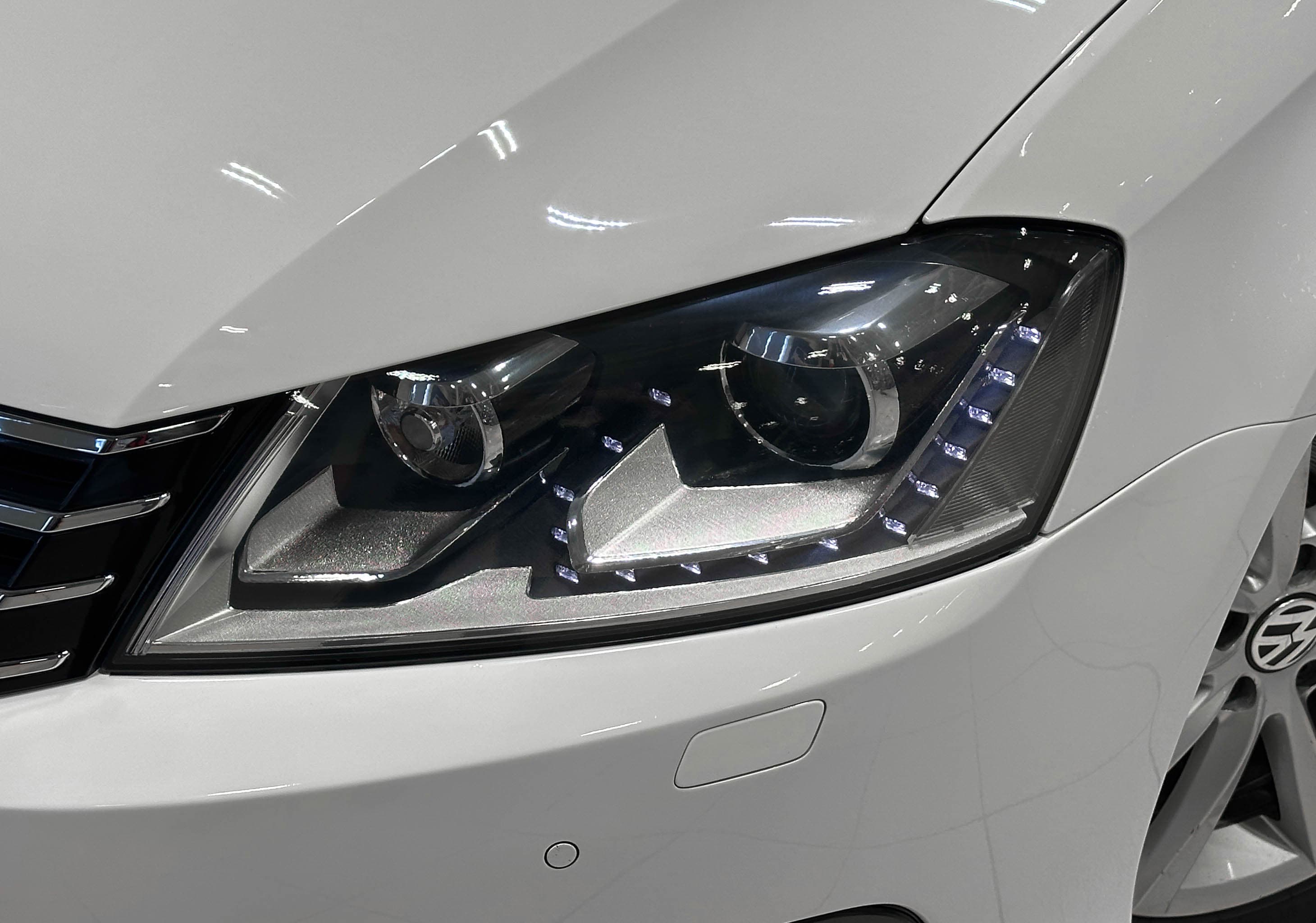 Volkswagen Passat - 4