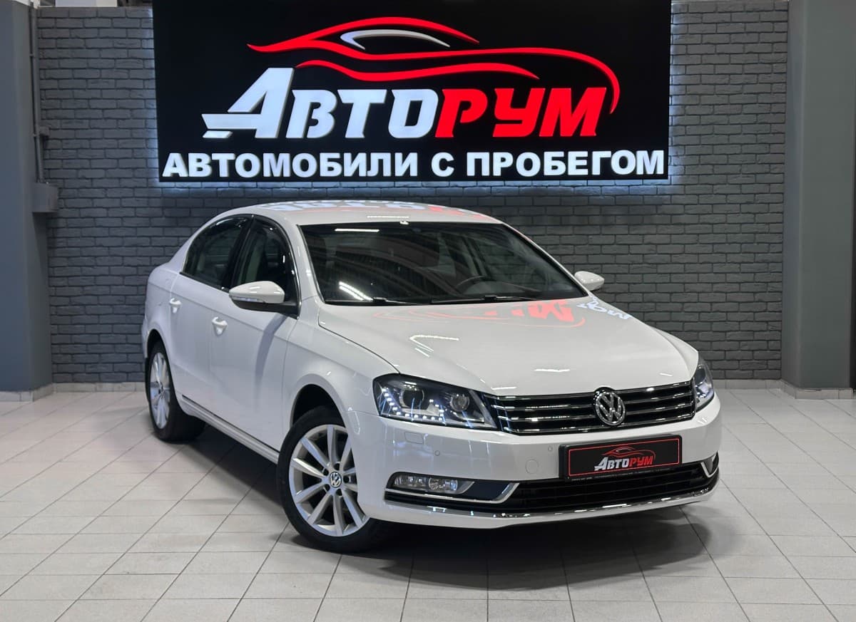Volkswagen Passat - 1