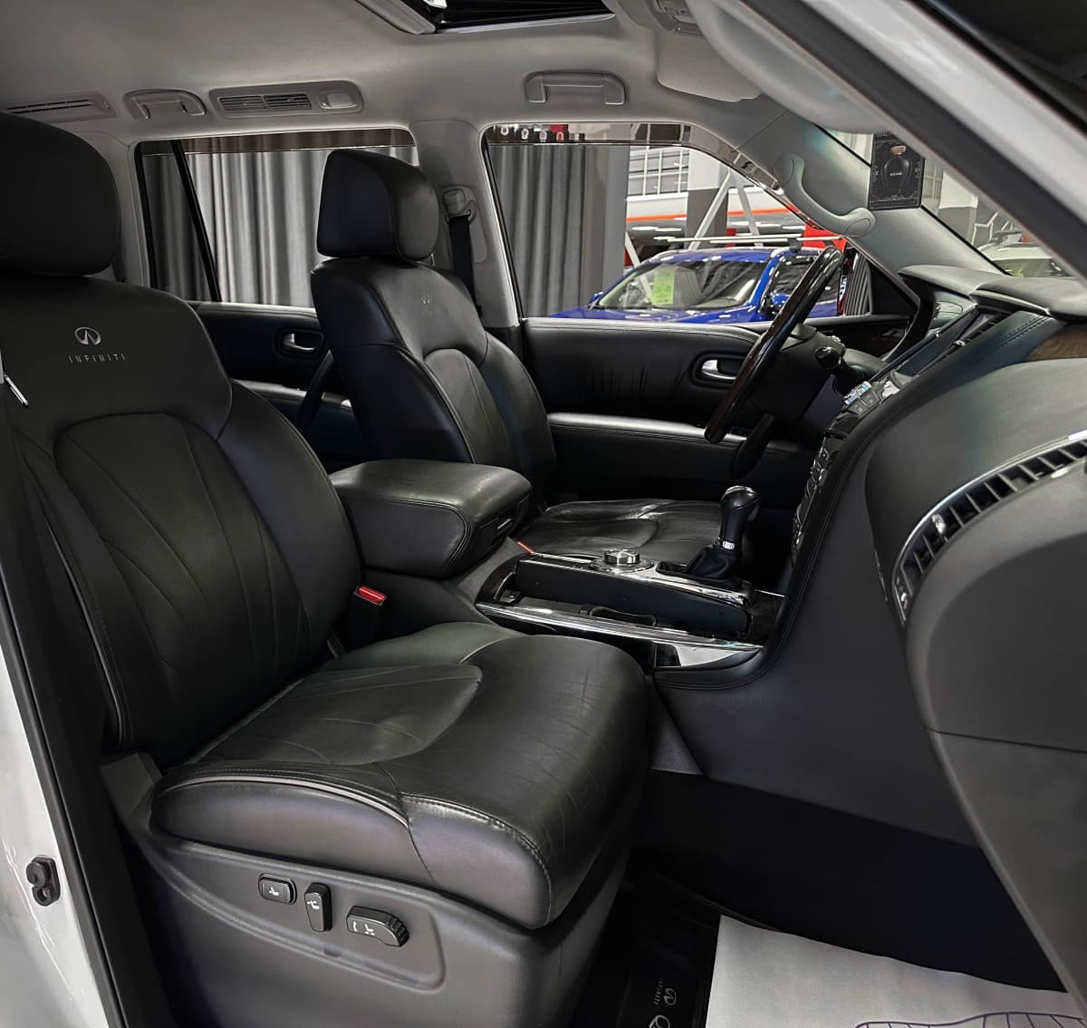 Infiniti QX80 - фото 16