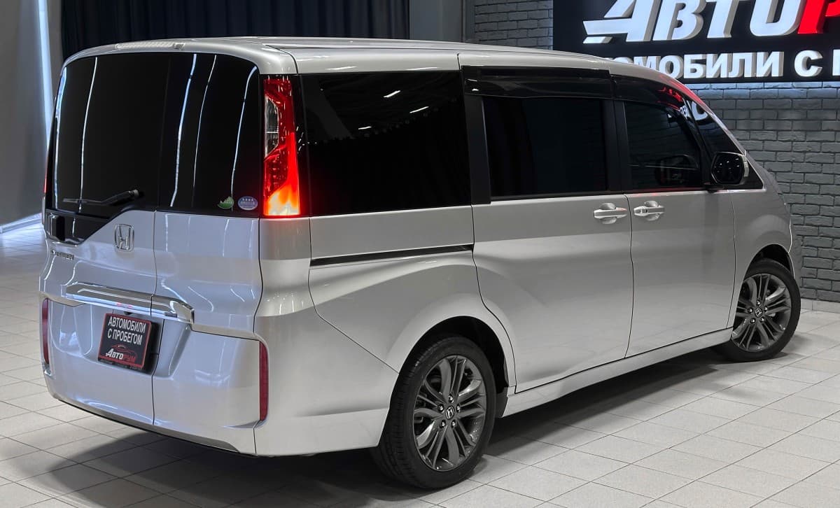 Honda Stepwgn - фото 6