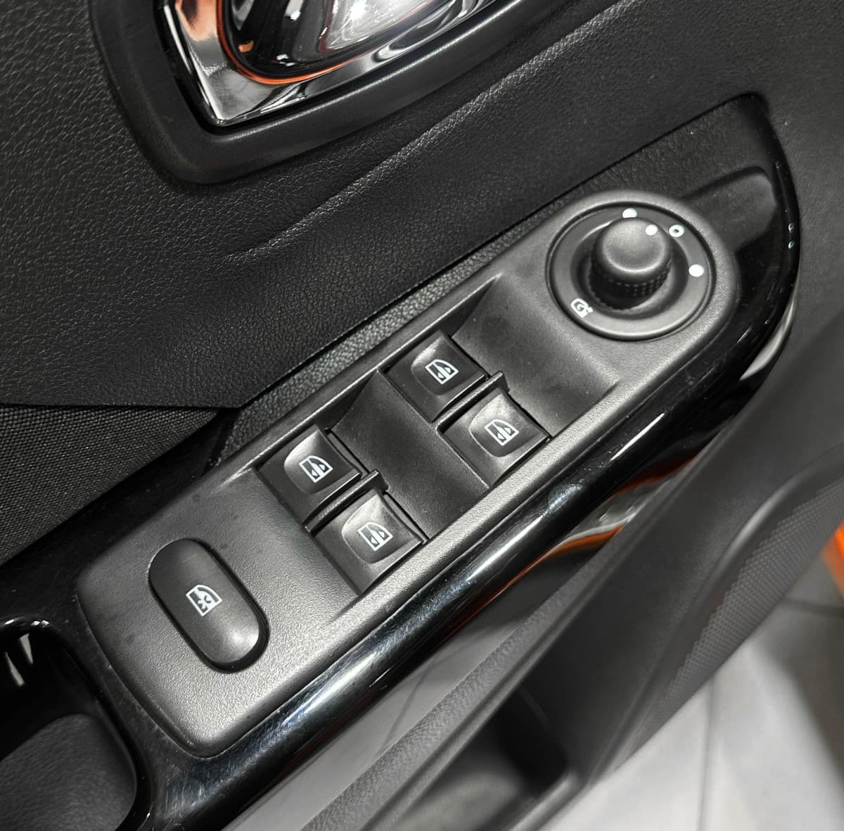 Renault Kaptur - фото 17