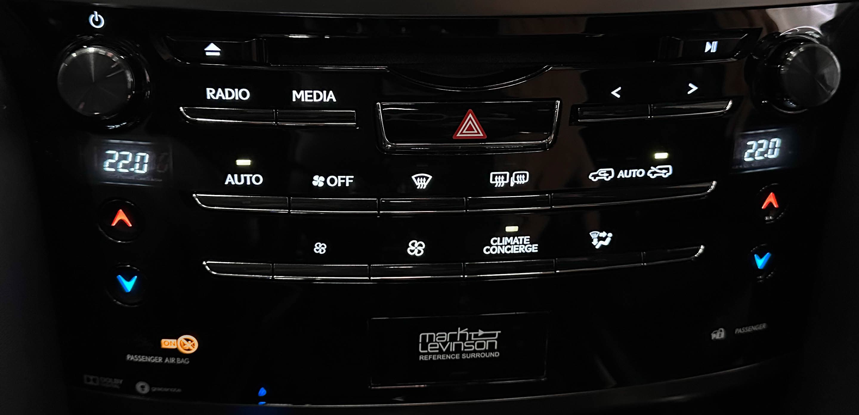 Lexus LX570 - фото 25