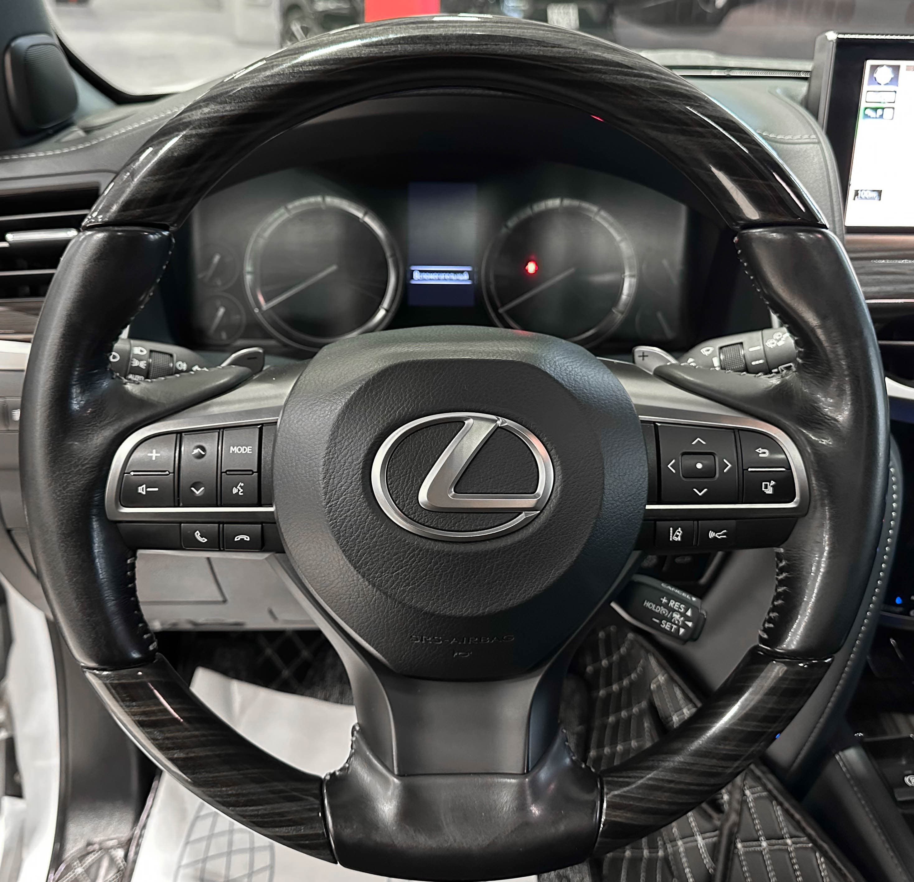 Lexus LX570 - фото 36