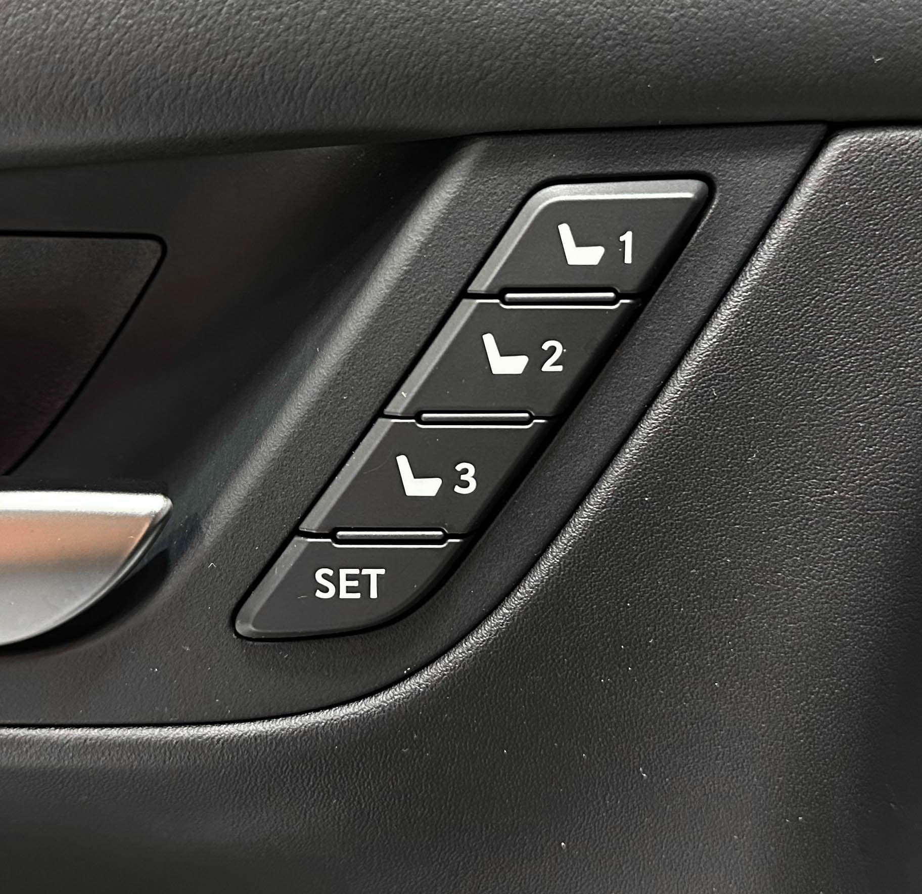 Lexus LX570 - фото 27