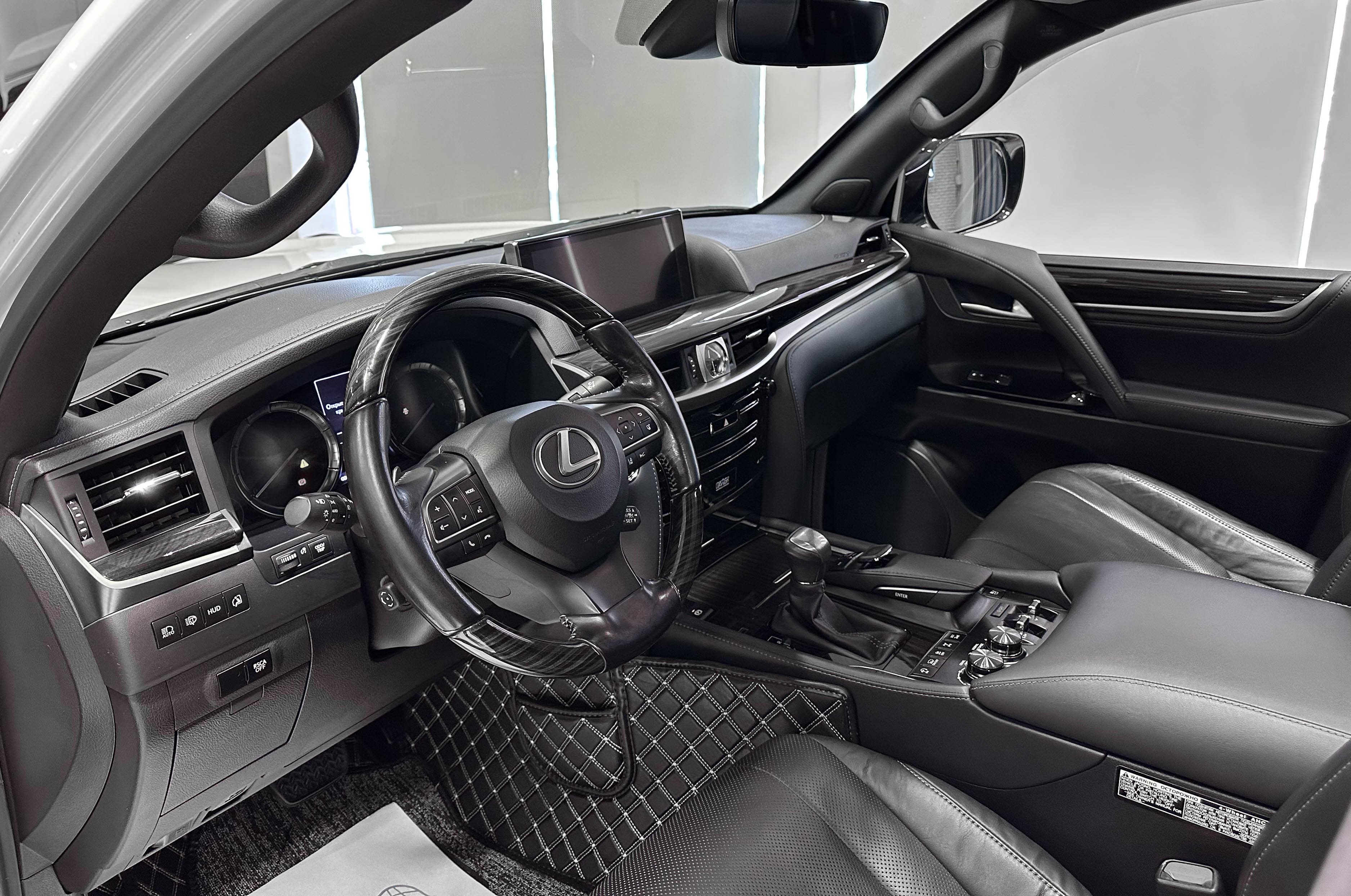 Lexus LX570 - фото 10