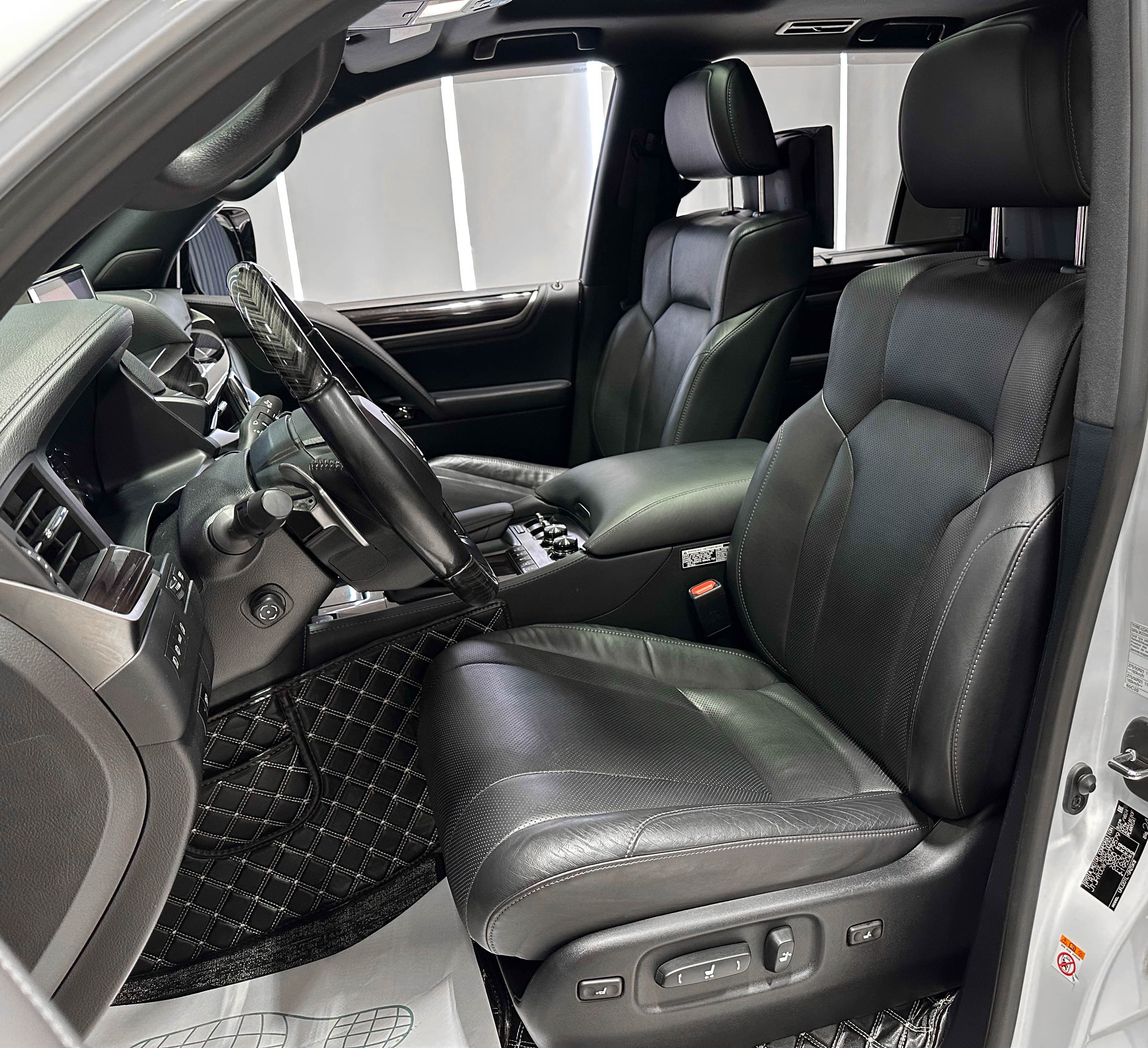 Lexus LX570 - фото 11