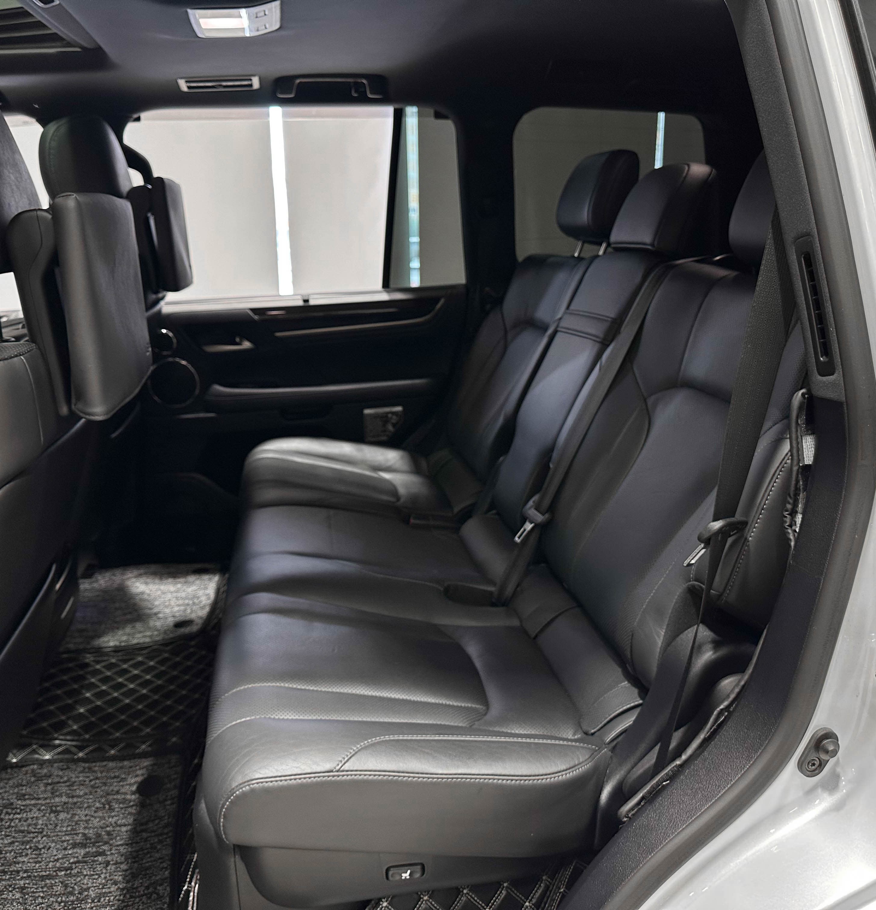 Lexus LX570 - фото 12
