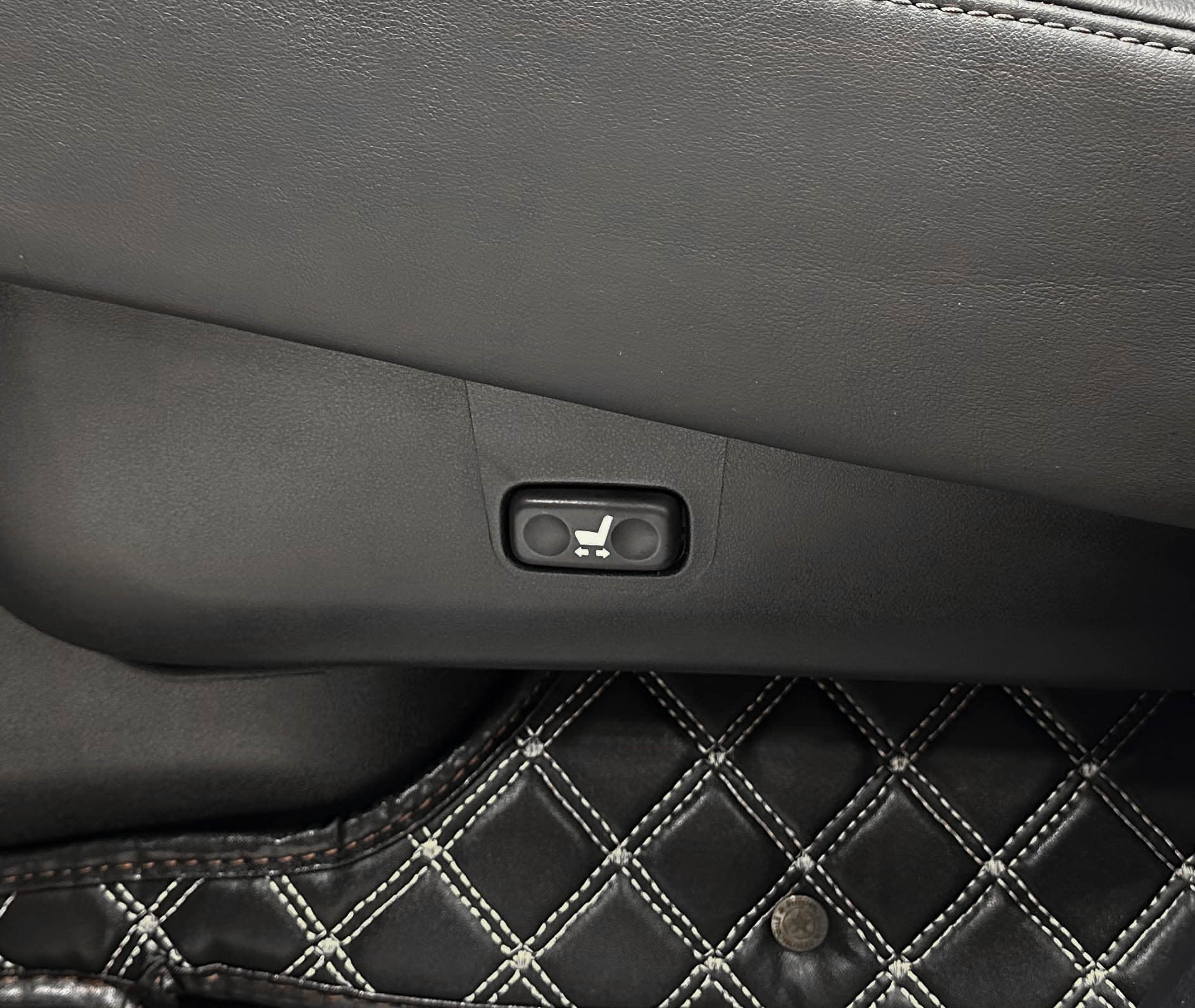 Lexus LX570 - фото 30