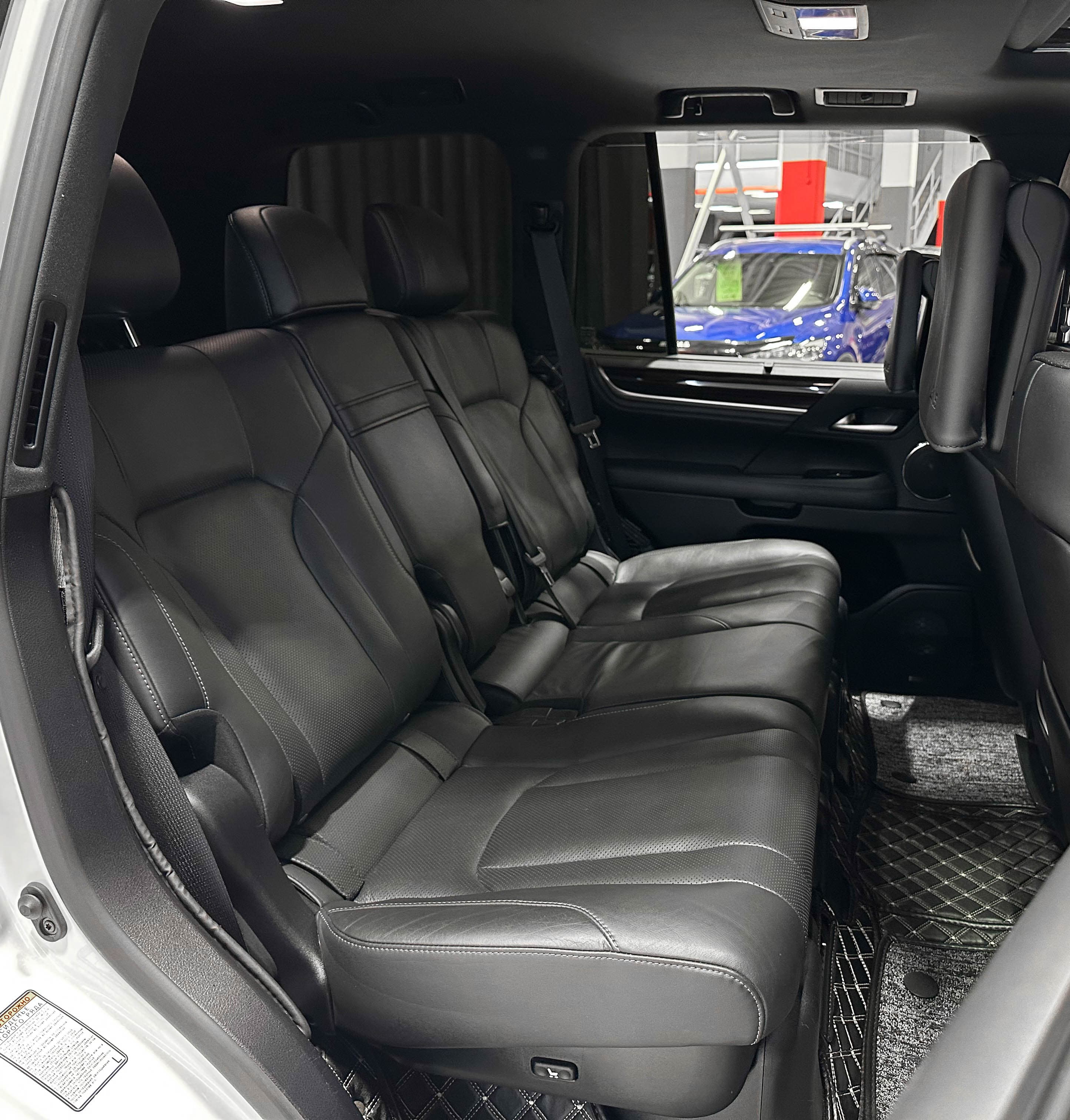 Lexus LX570 - фото 14