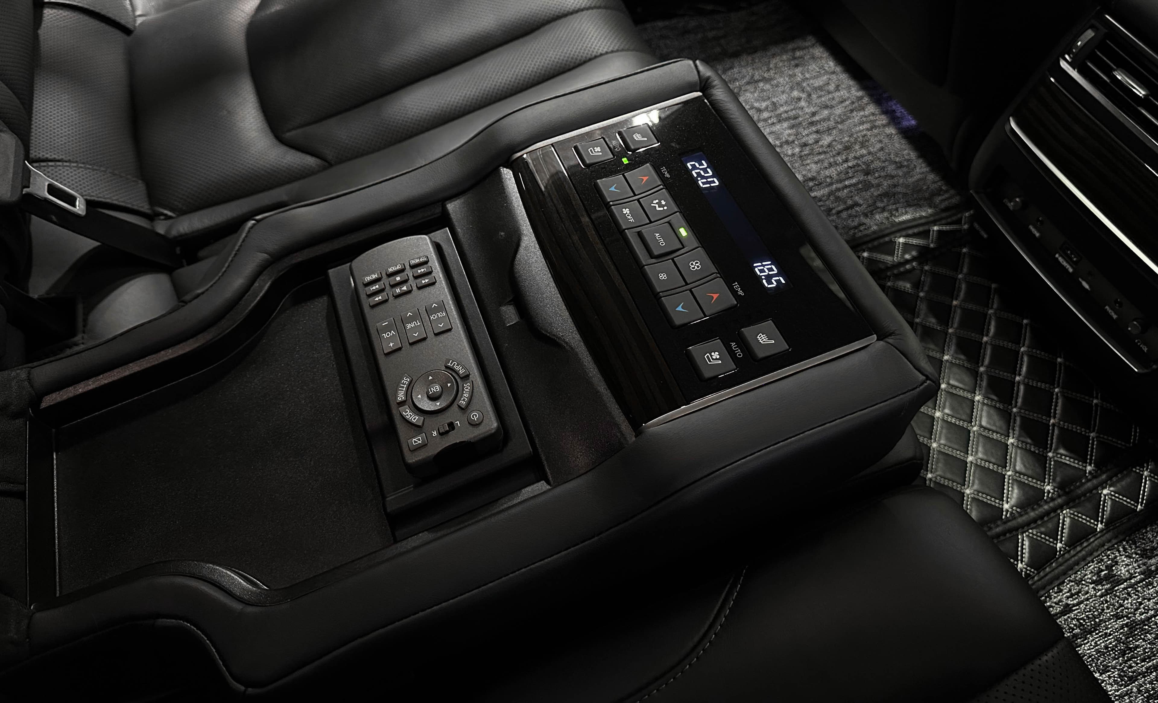 Lexus LX570 - фото 34