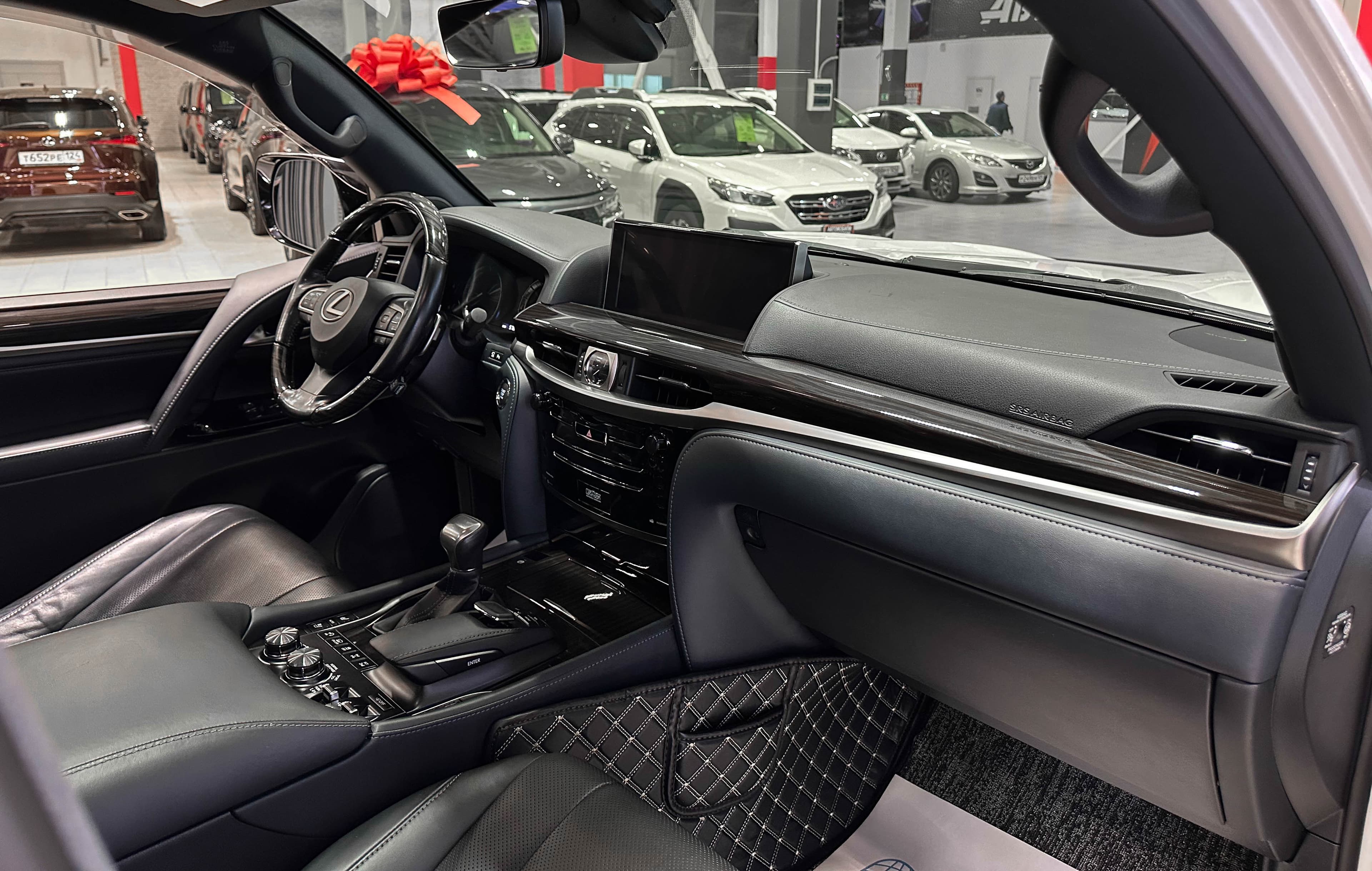 Lexus LX570 - фото 16
