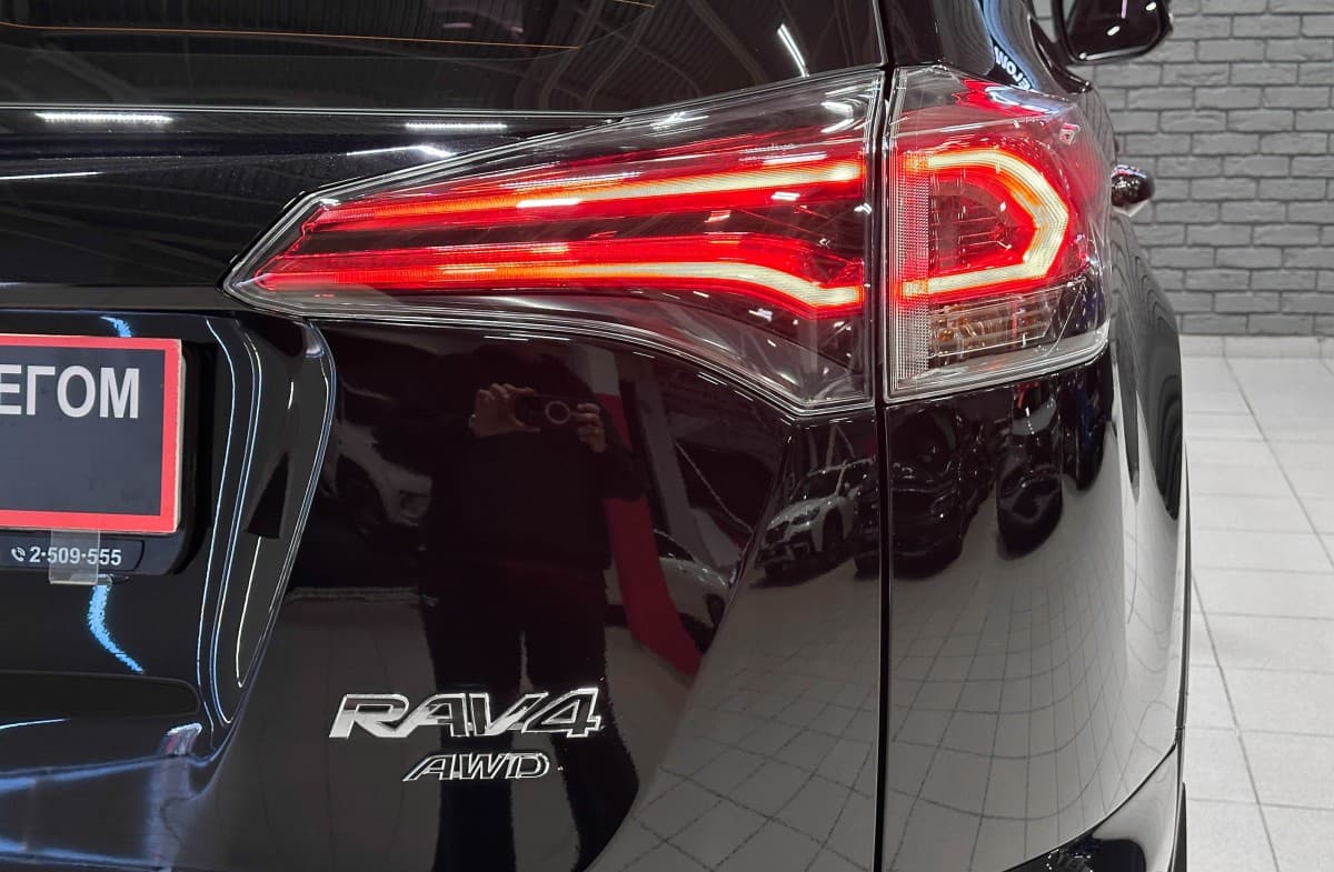 Toyota RAV4 - фото 8