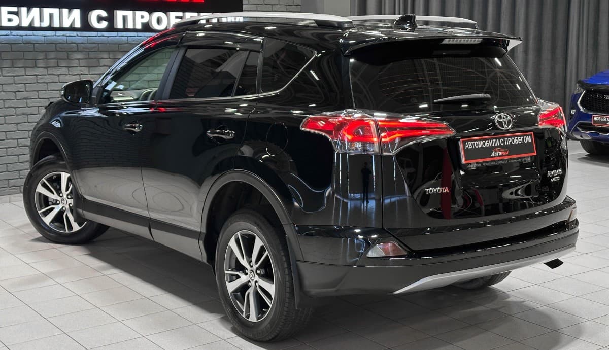 Toyota RAV4 - фото 9