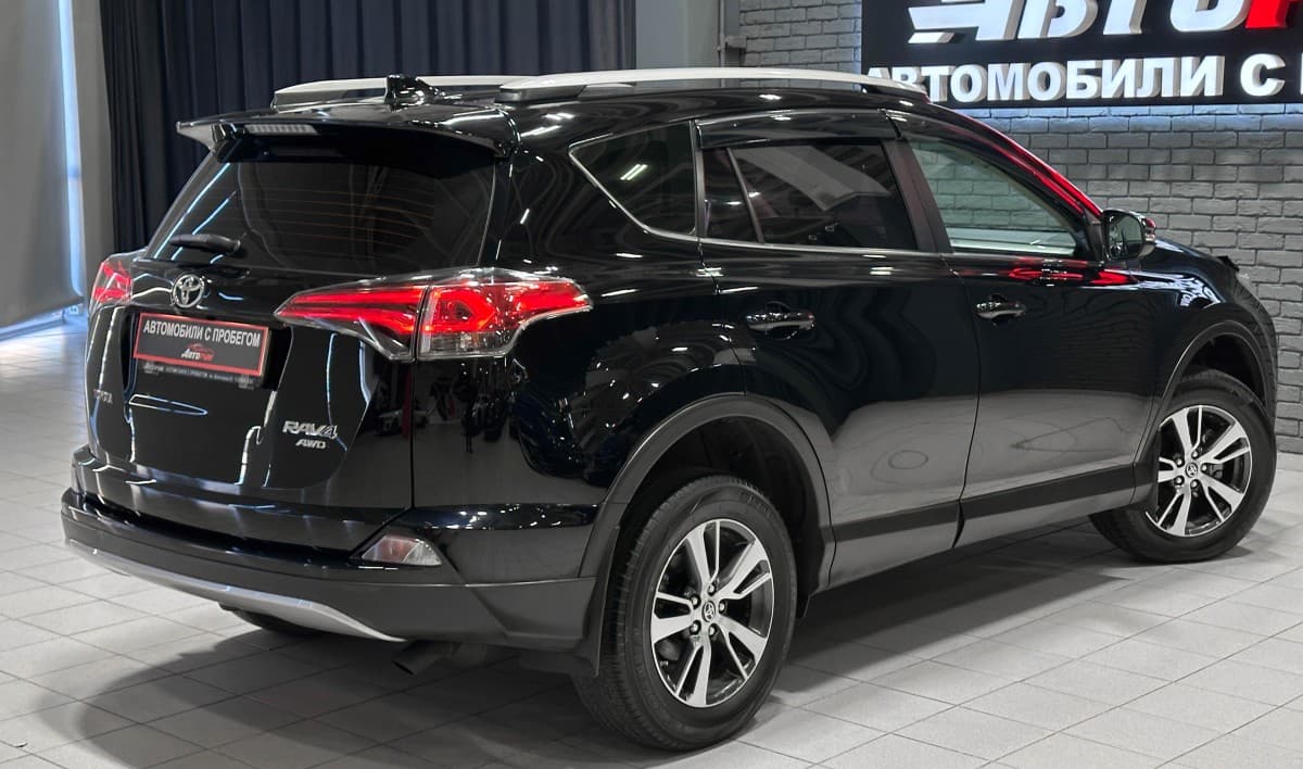 Toyota RAV4 - фото 6