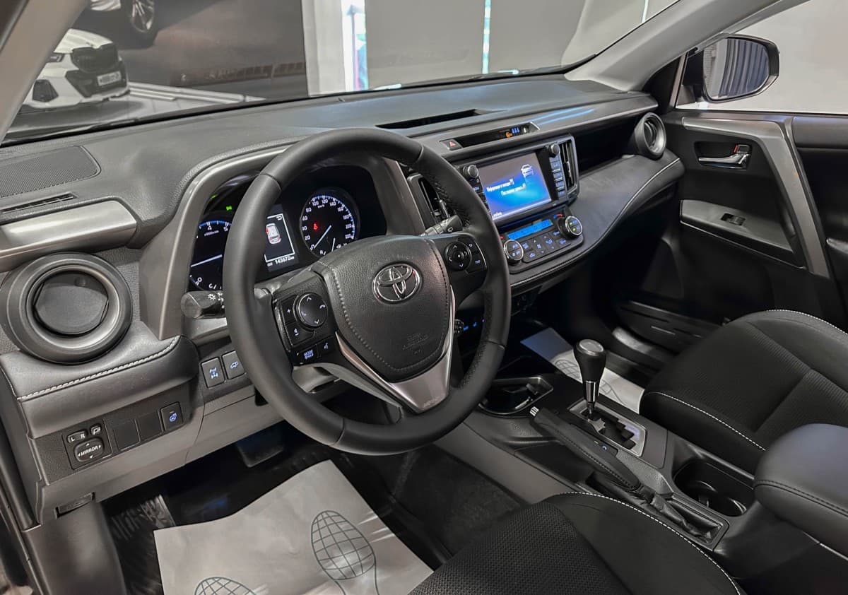 Toyota RAV4 - фото 10