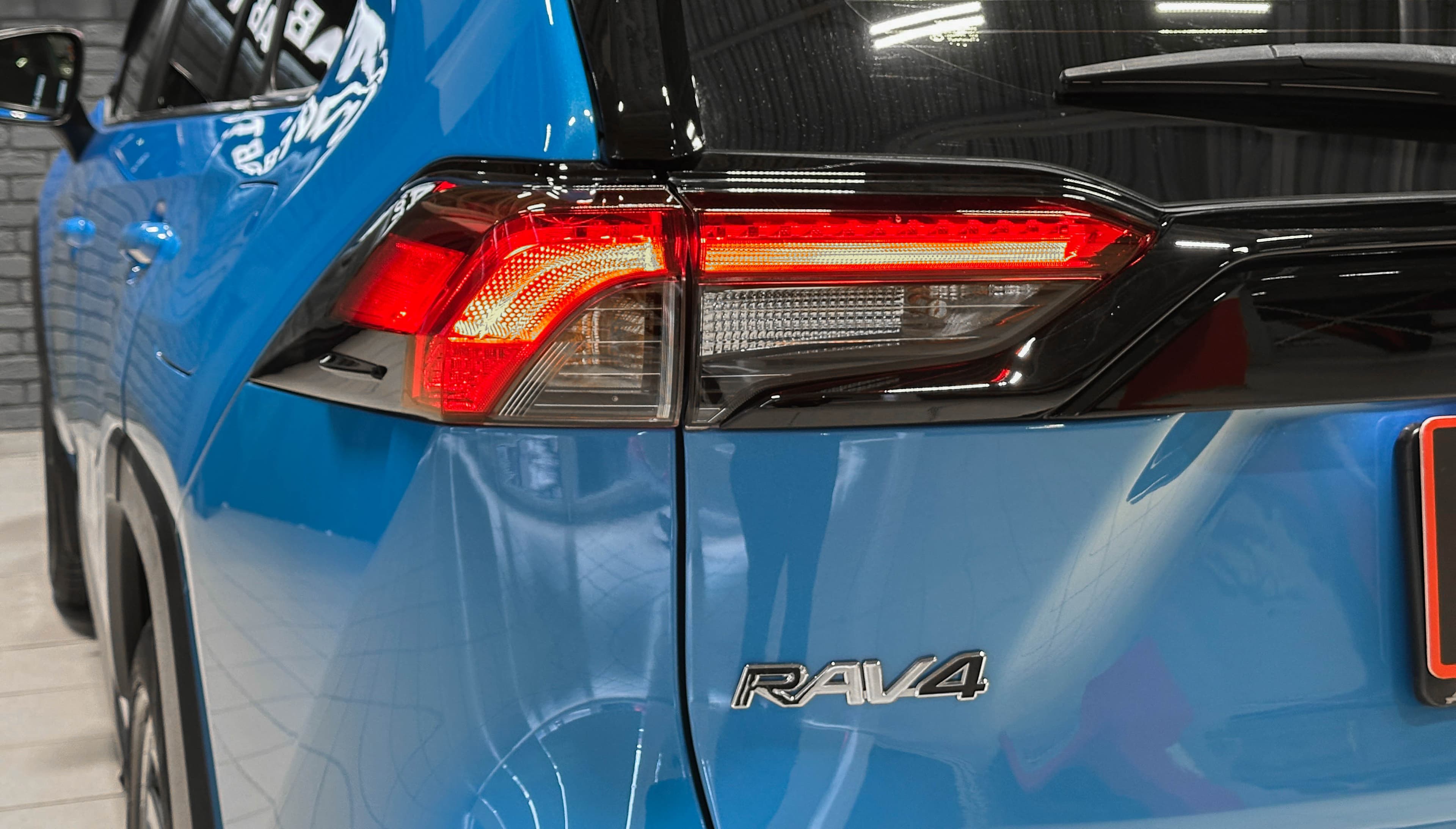 Toyota RAV4 - фото 8