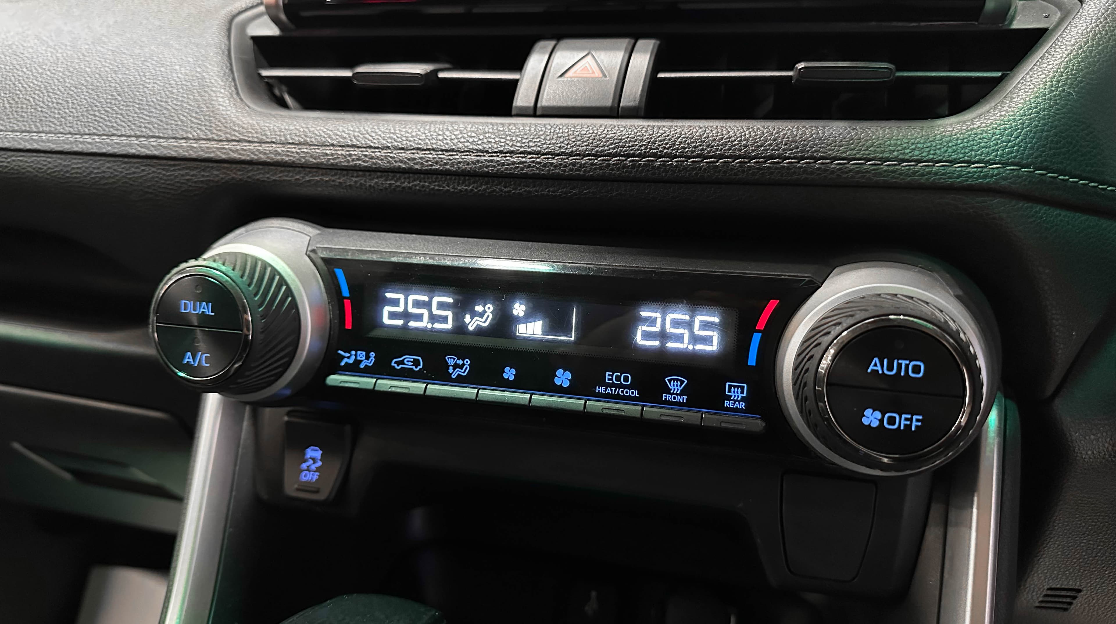 Toyota RAV4 - фото 24