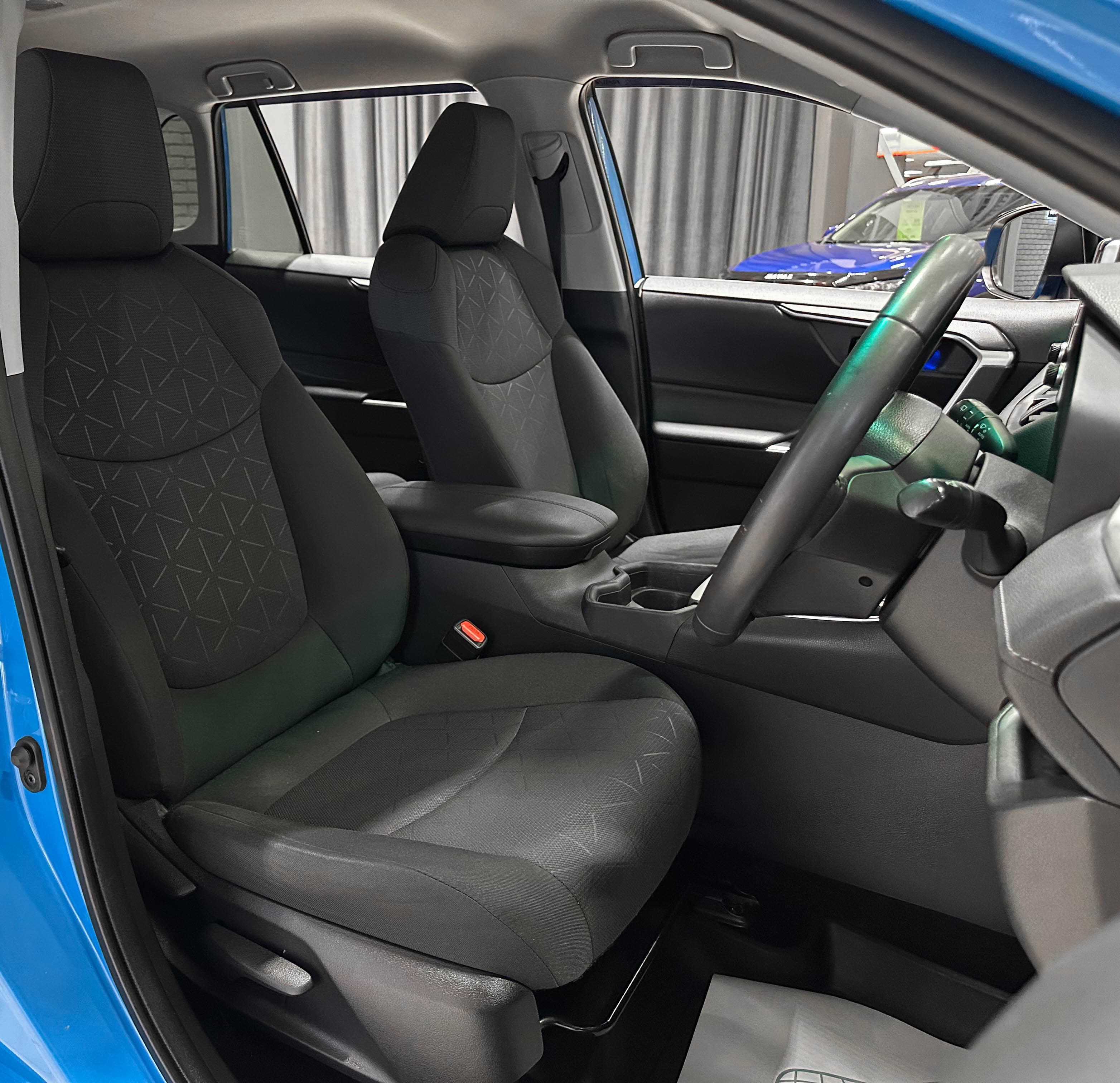 Toyota RAV4 - фото 11