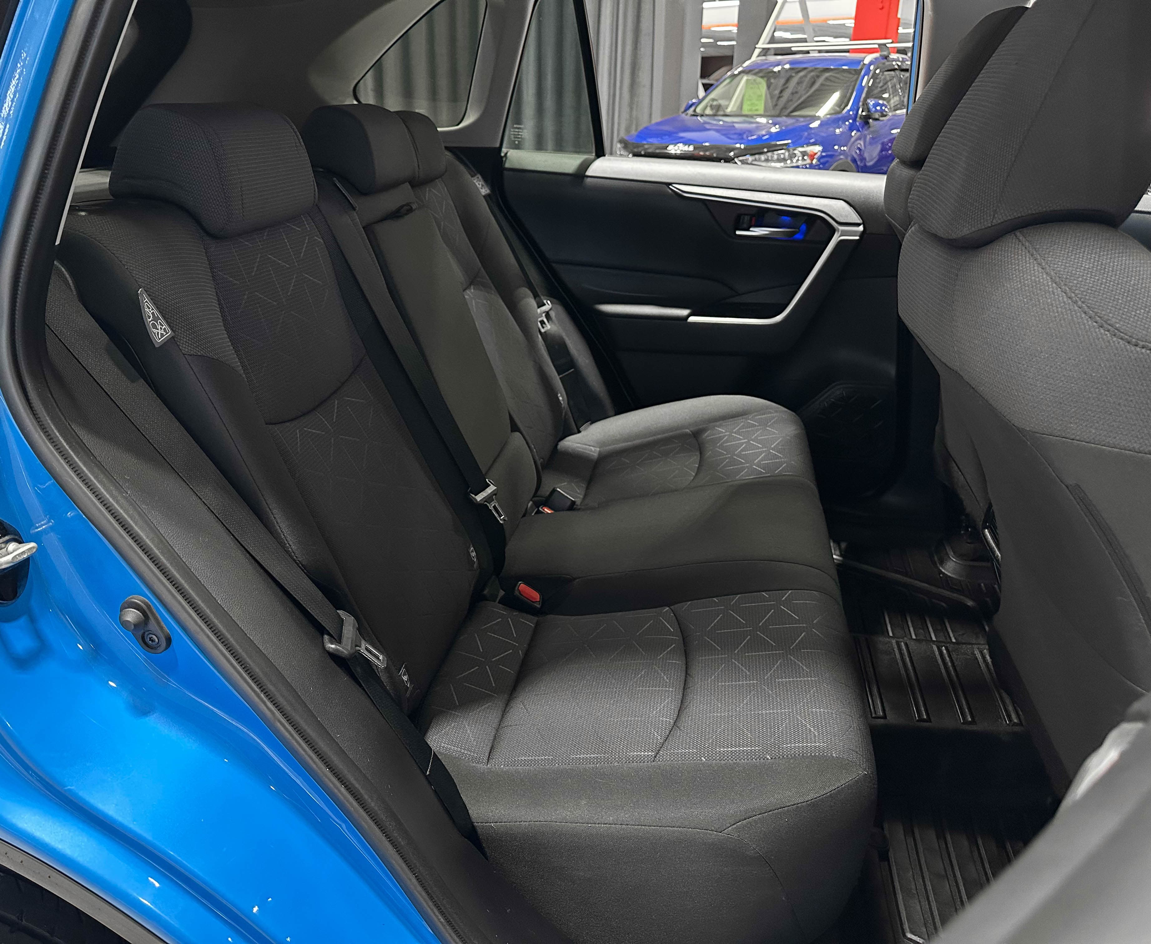 Toyota RAV4 - фото 12